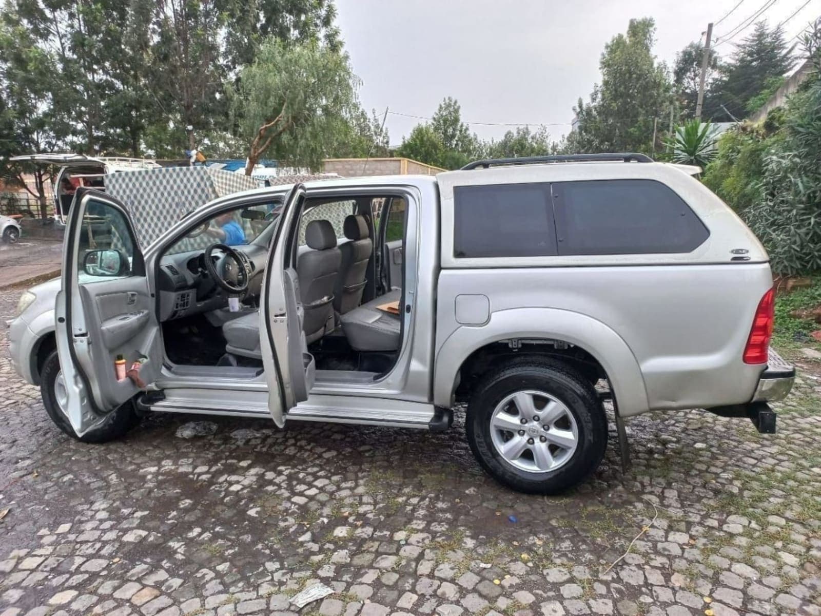2011 Toyota Hilux Double Cab โ photo 4