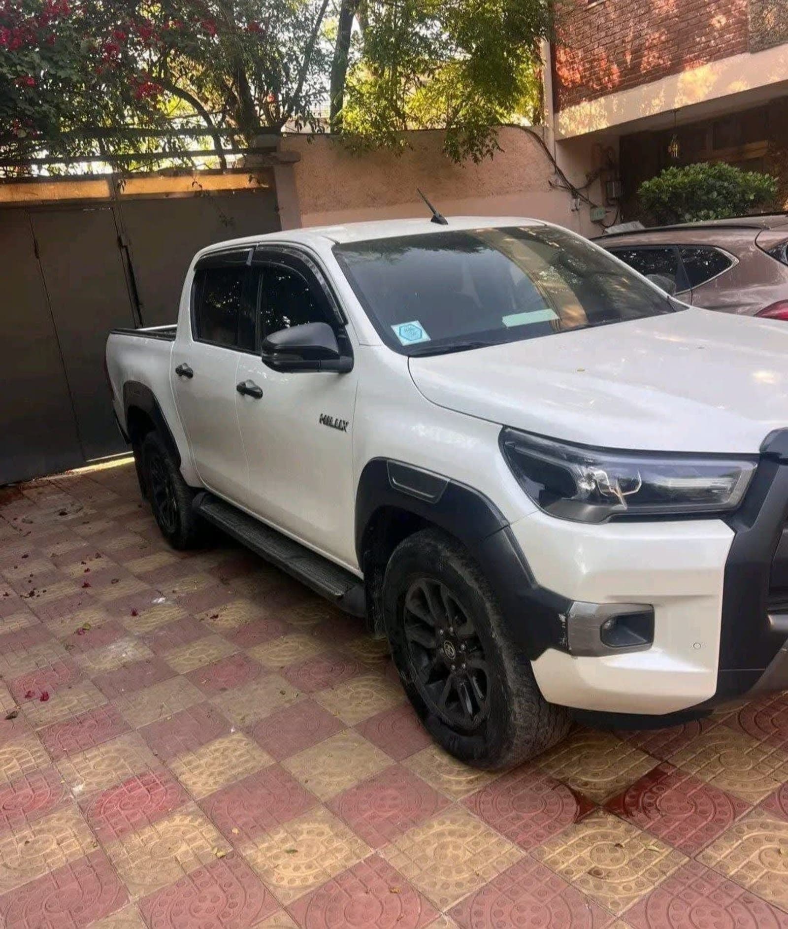 2021 Toyota Hilux Invincible — photo 2