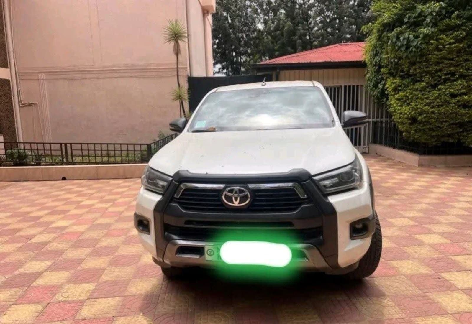 2021 Toyota Hilux Invincible — photo 3