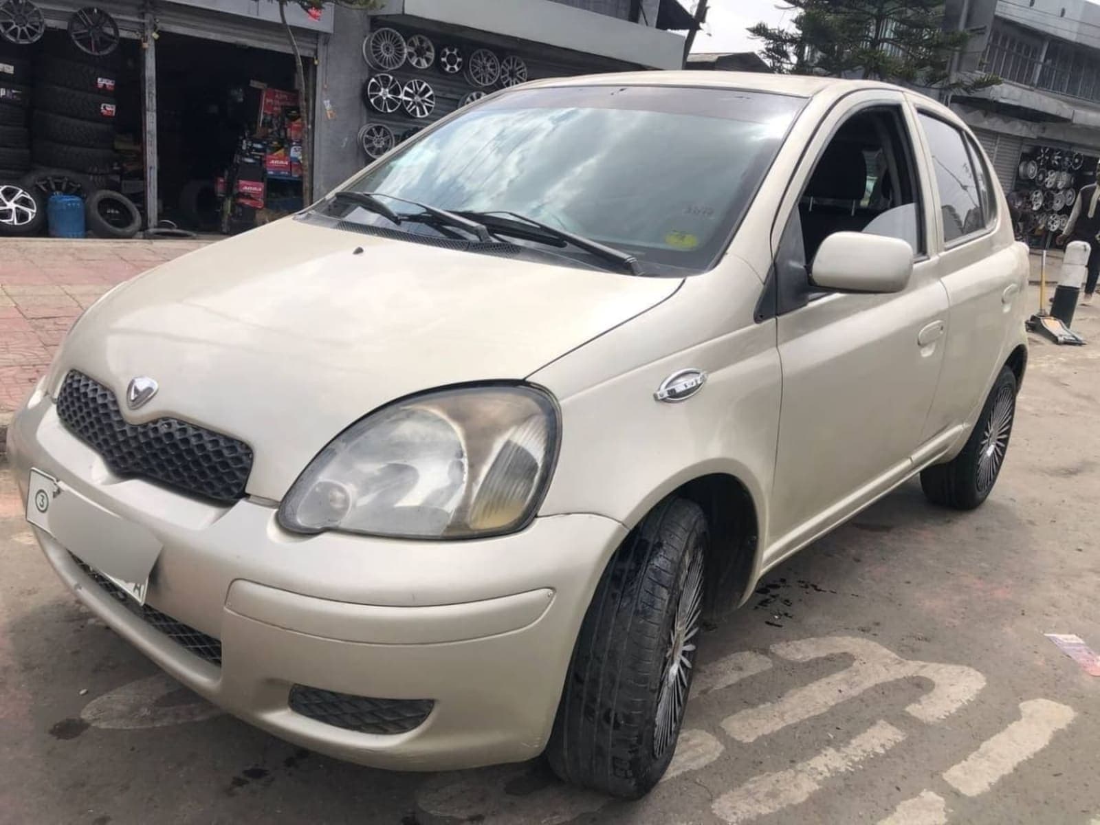 2004 Toyota Vitz — photo 4