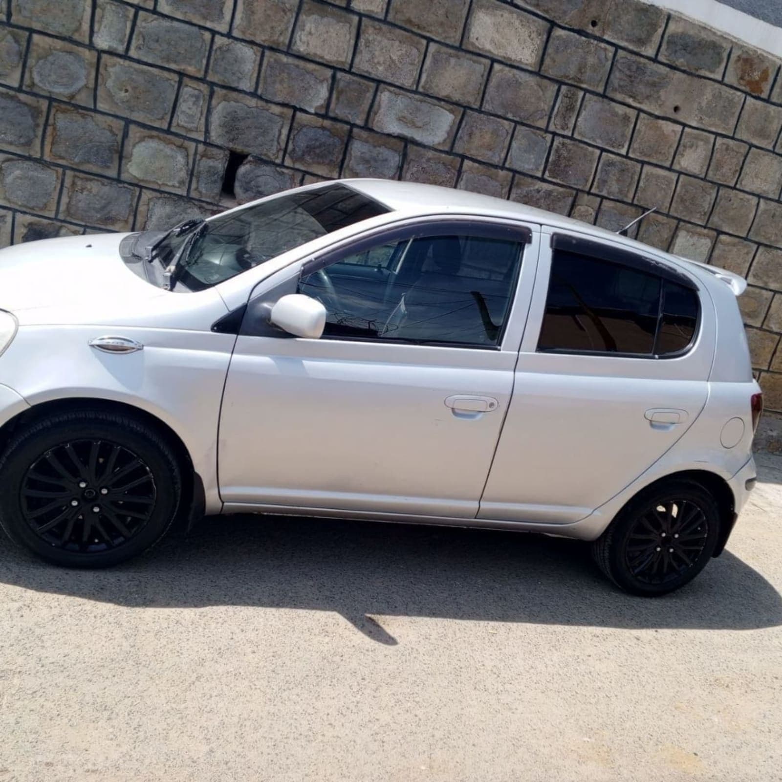 2004 Toyota Vitz — photo 3