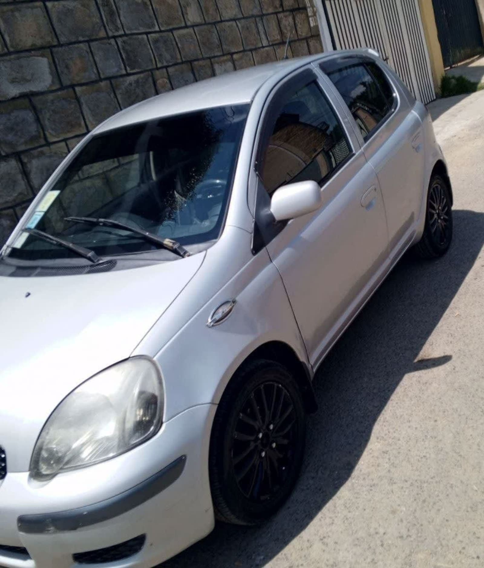 2004 Toyota Vitz — photo 4