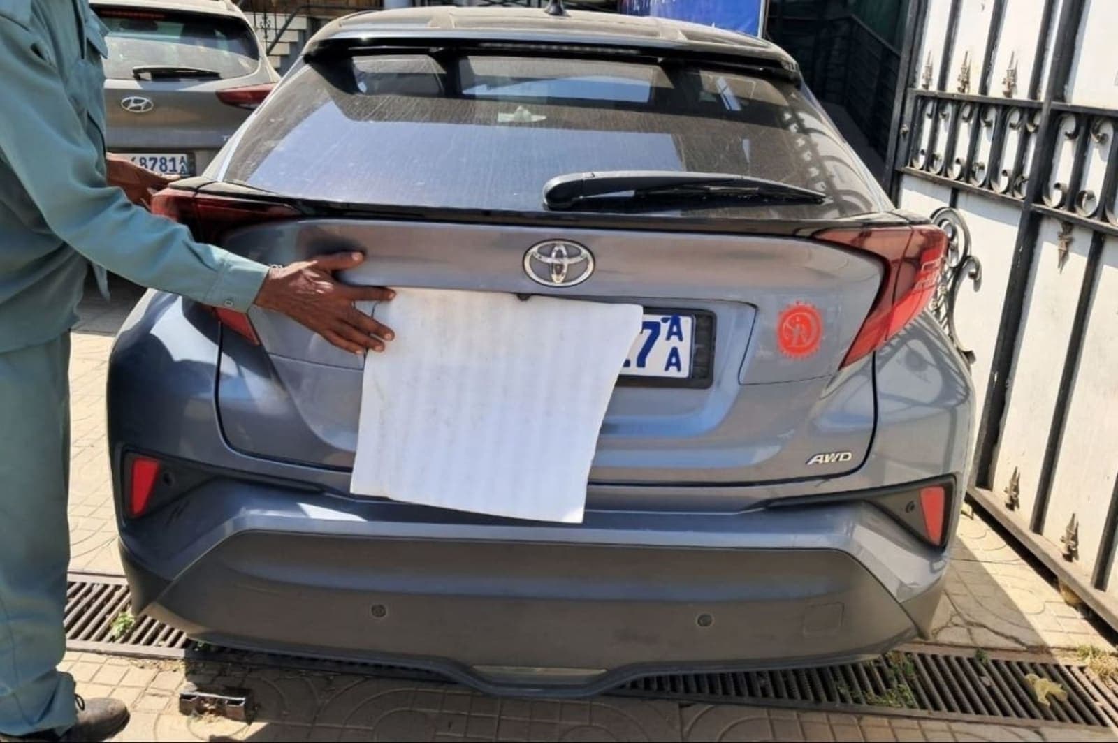 2021 Toyota CHR โ photo 2