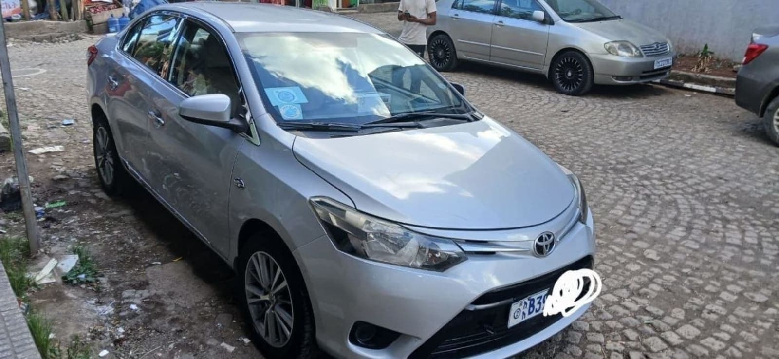 2015 Toyota Yaris Sedan — photo 1