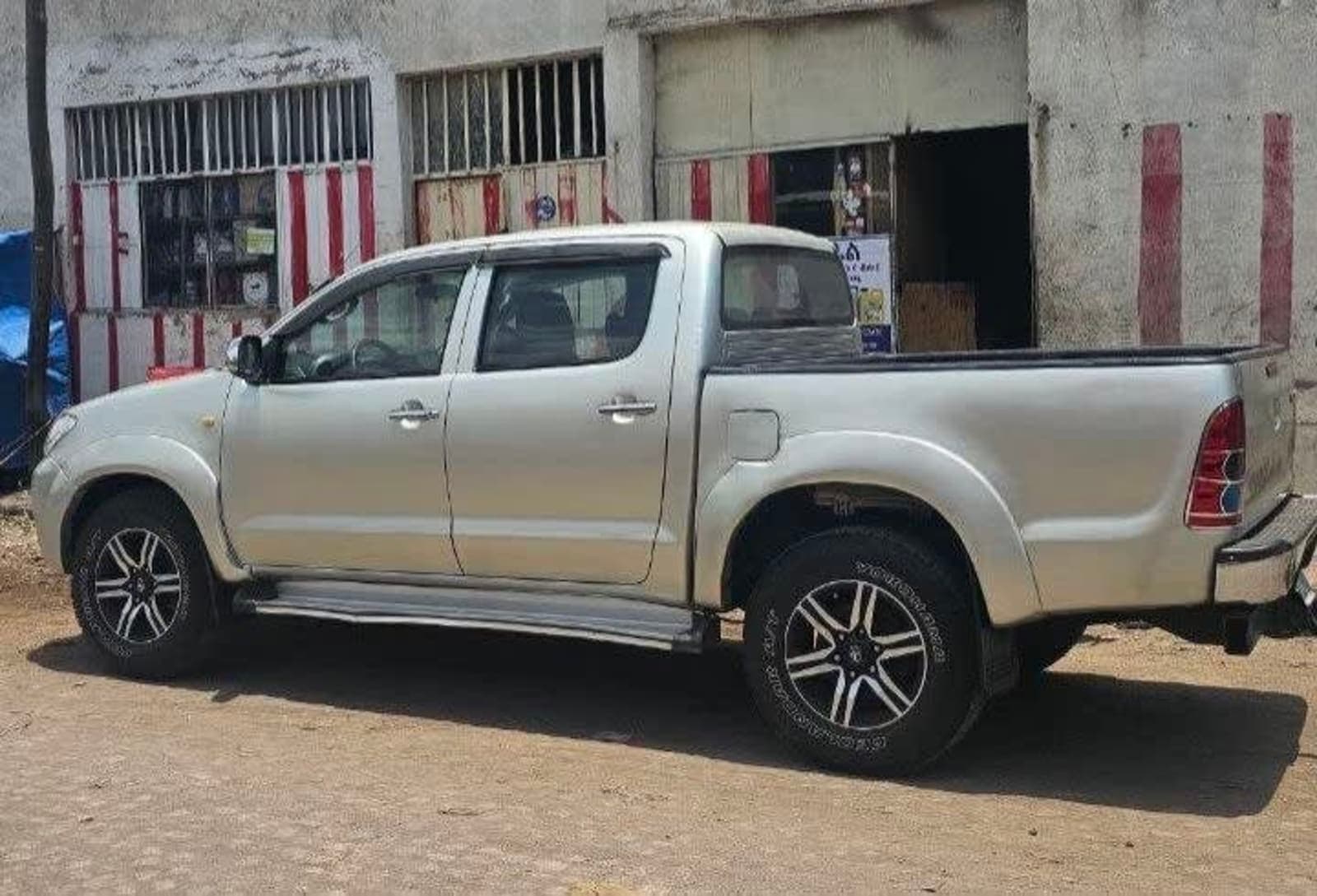2009 Toyota Hilux Double Cab — photo 2