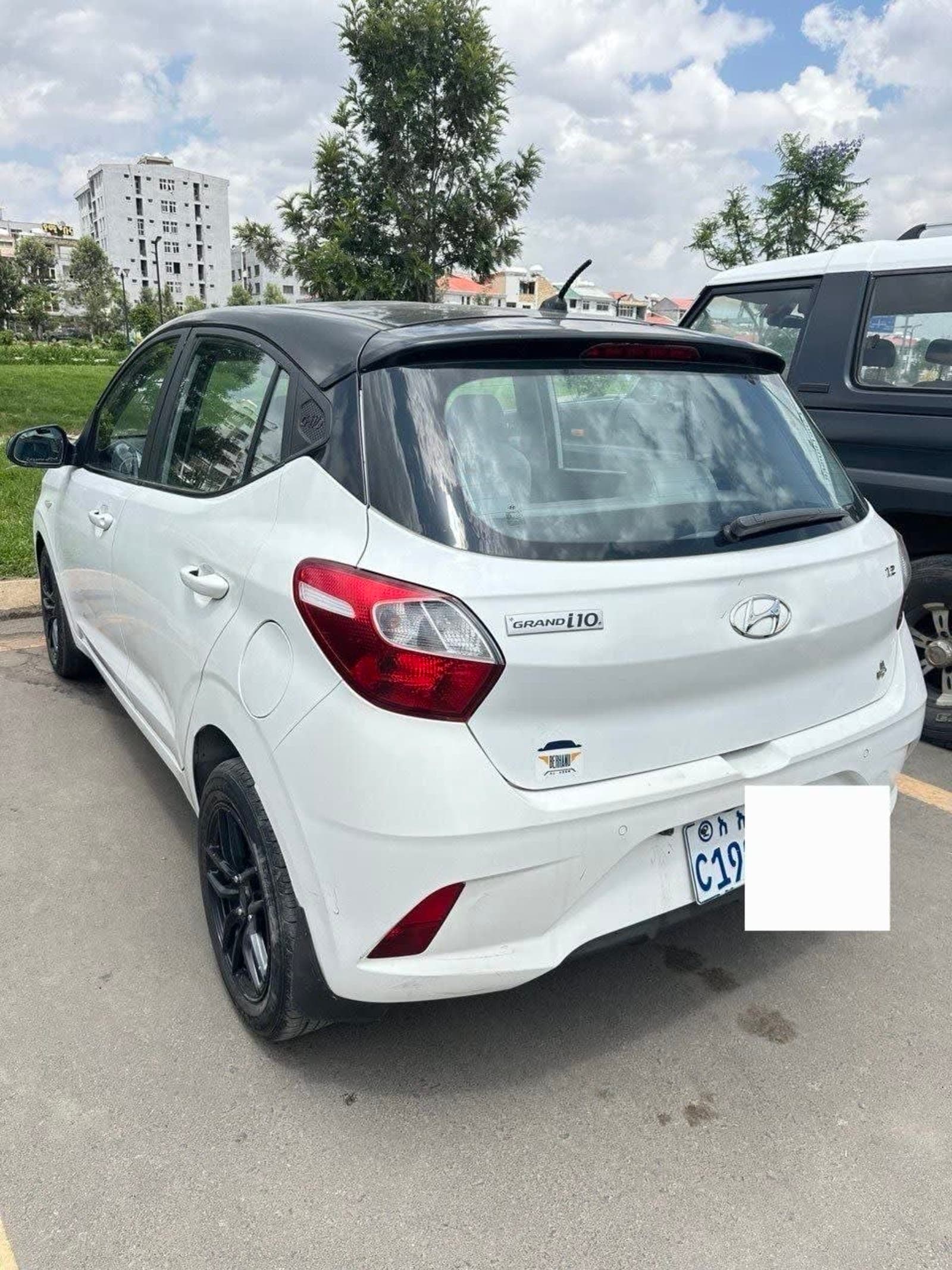 2022 Hyundai Grand i10 — photo 2