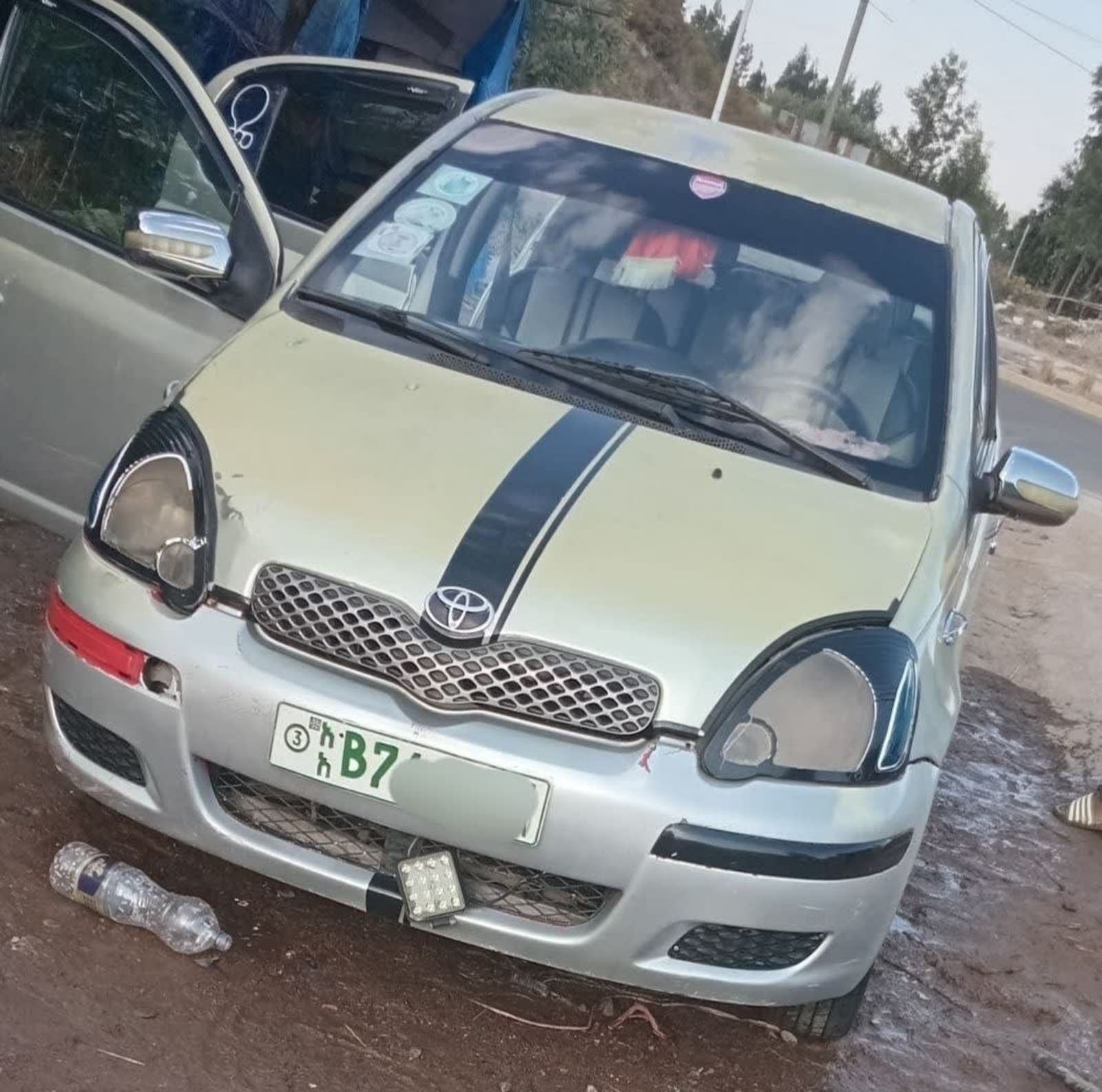 2002 Toyota Vitz Yaris — photo 4