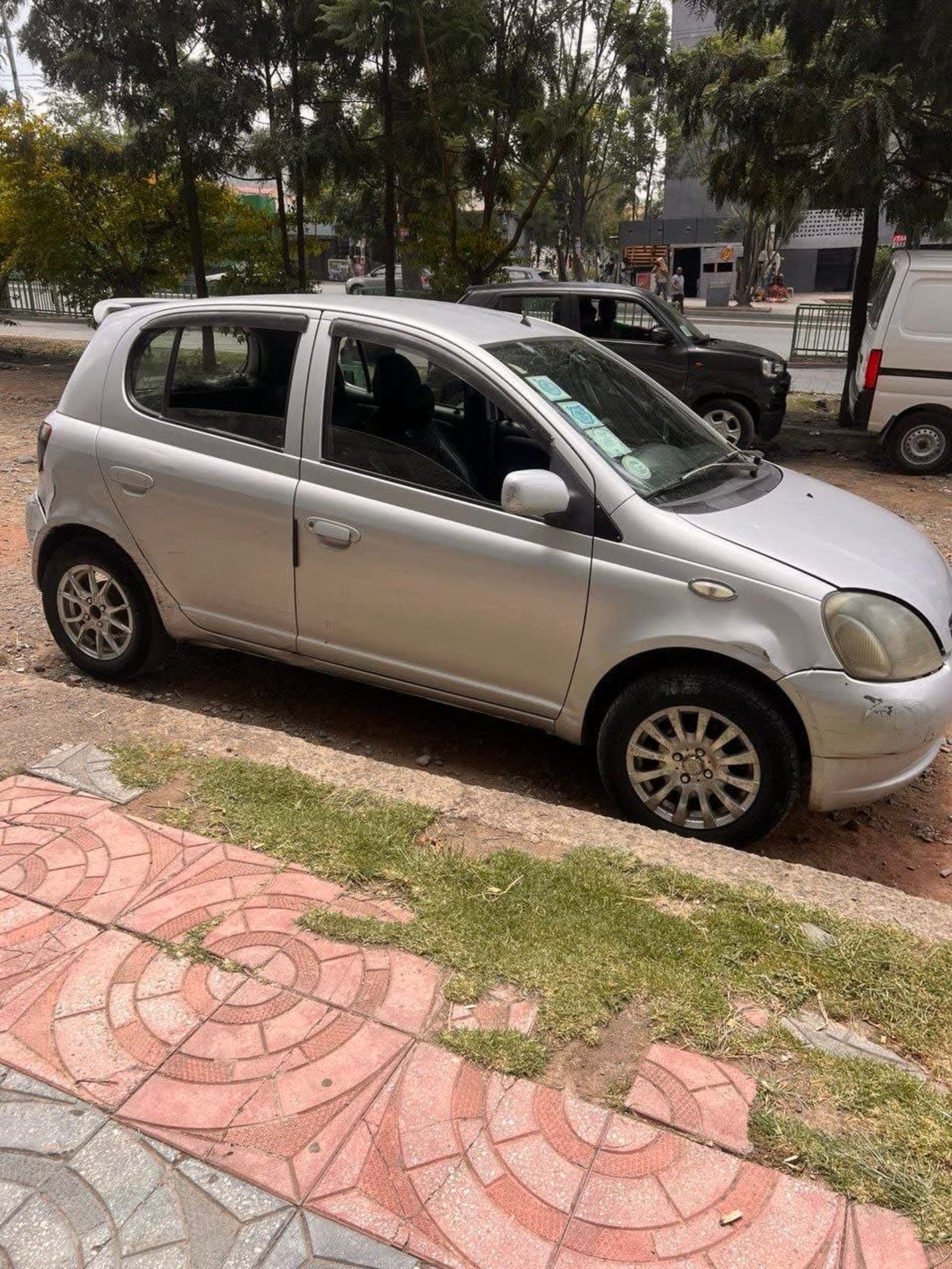 2001 Toyota Vitz — photo 7