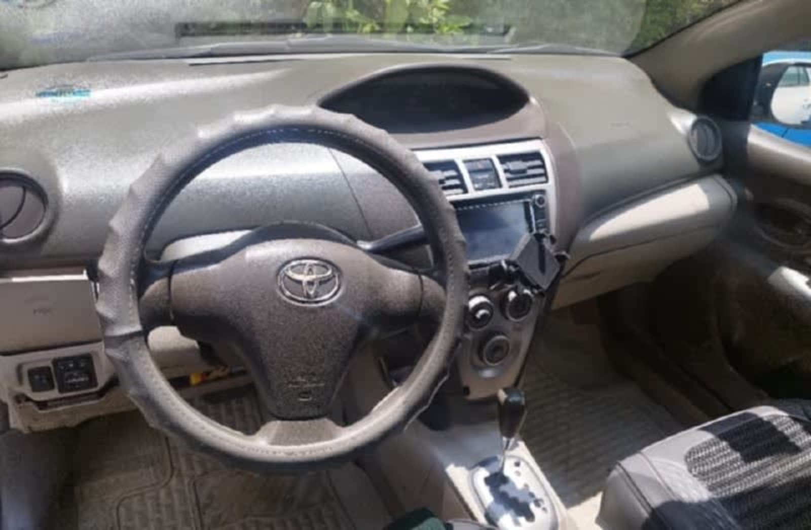 2010 Toyota Belta — photo 4