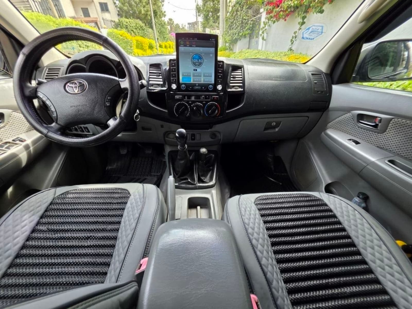 2011 Toyota Hilux Double Cab — photo 3