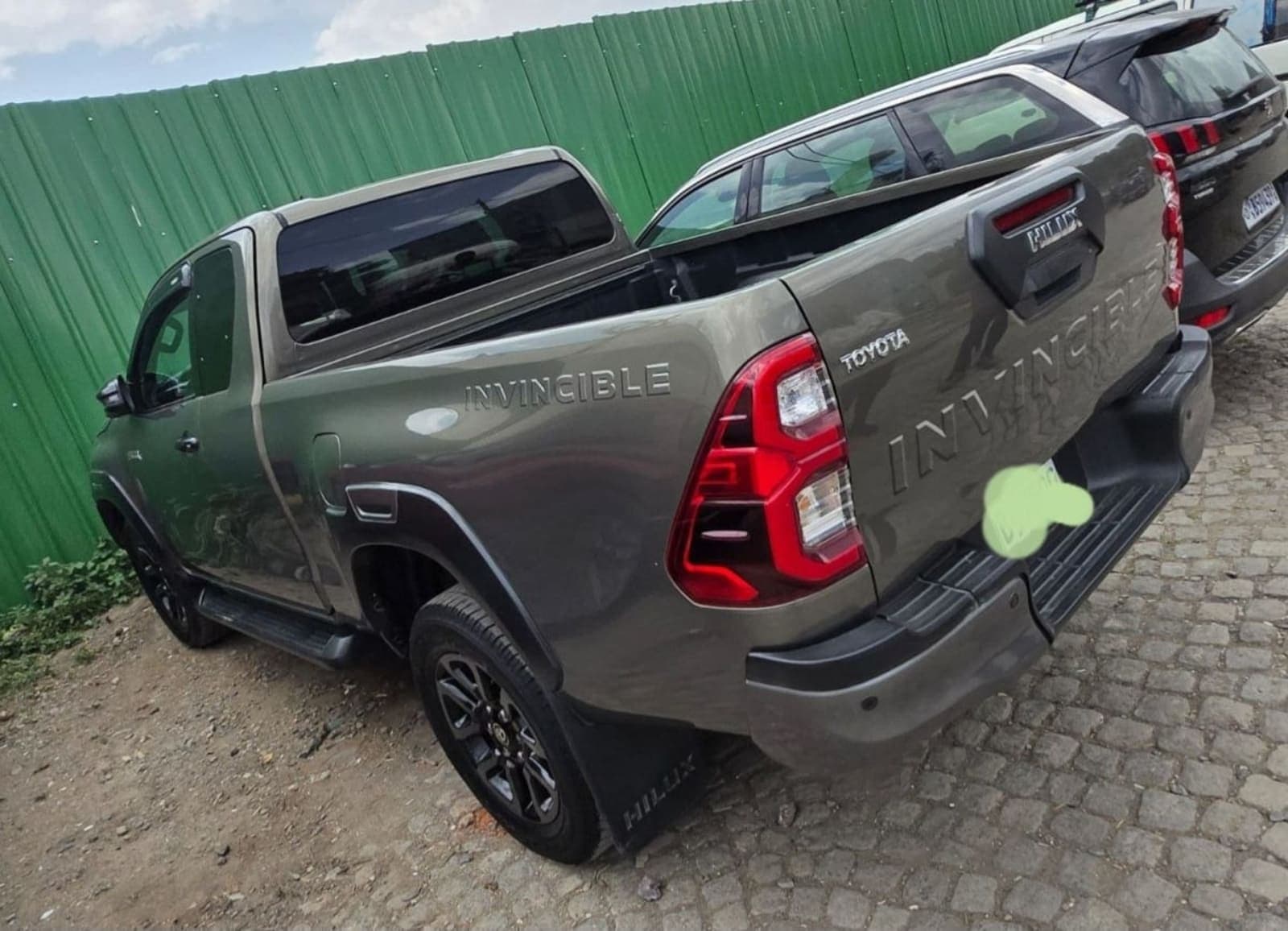 2021 Toyota Invincible King Cab — photo 3