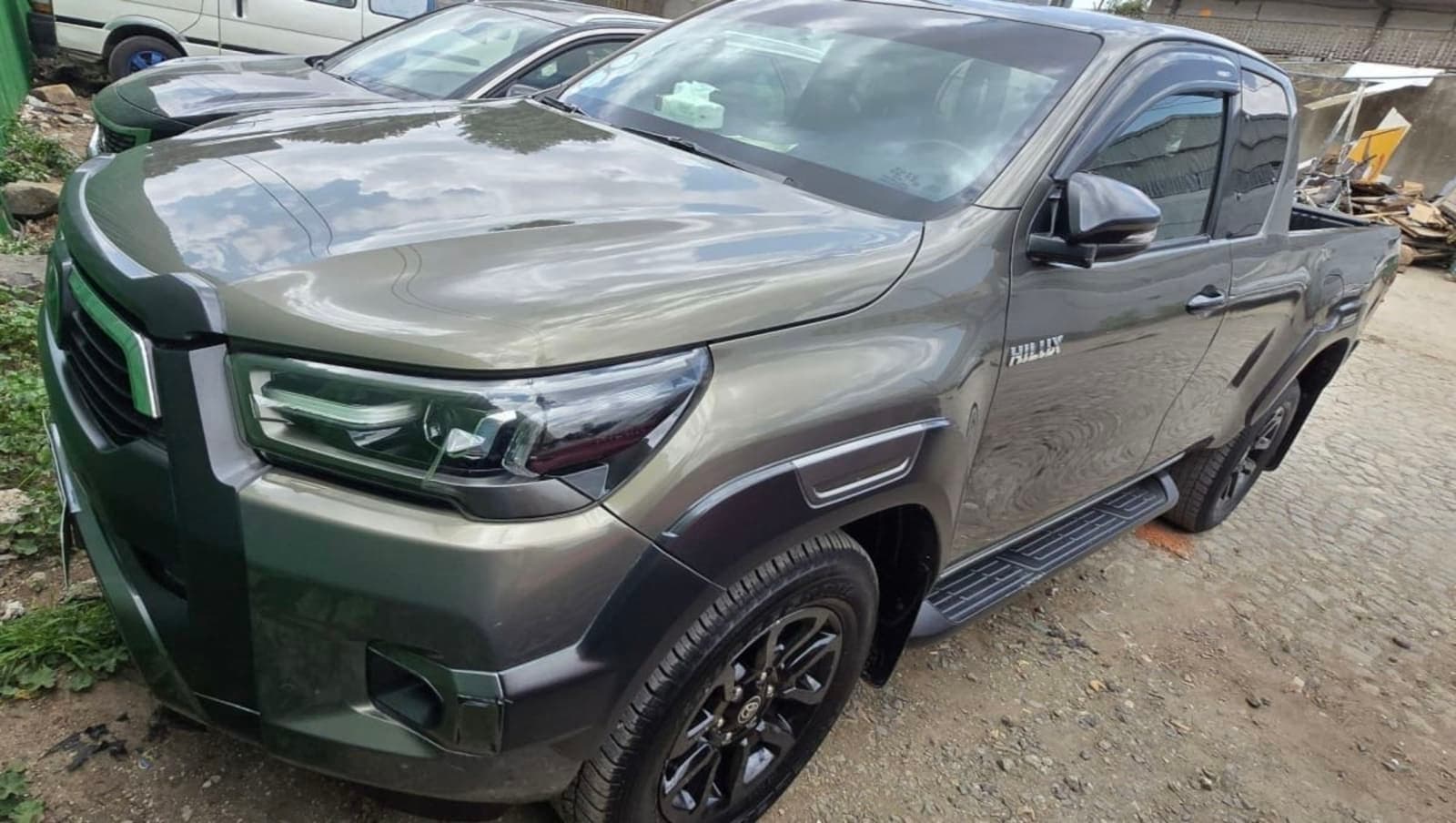 2021 Toyota Invincible King Cab — photo 4