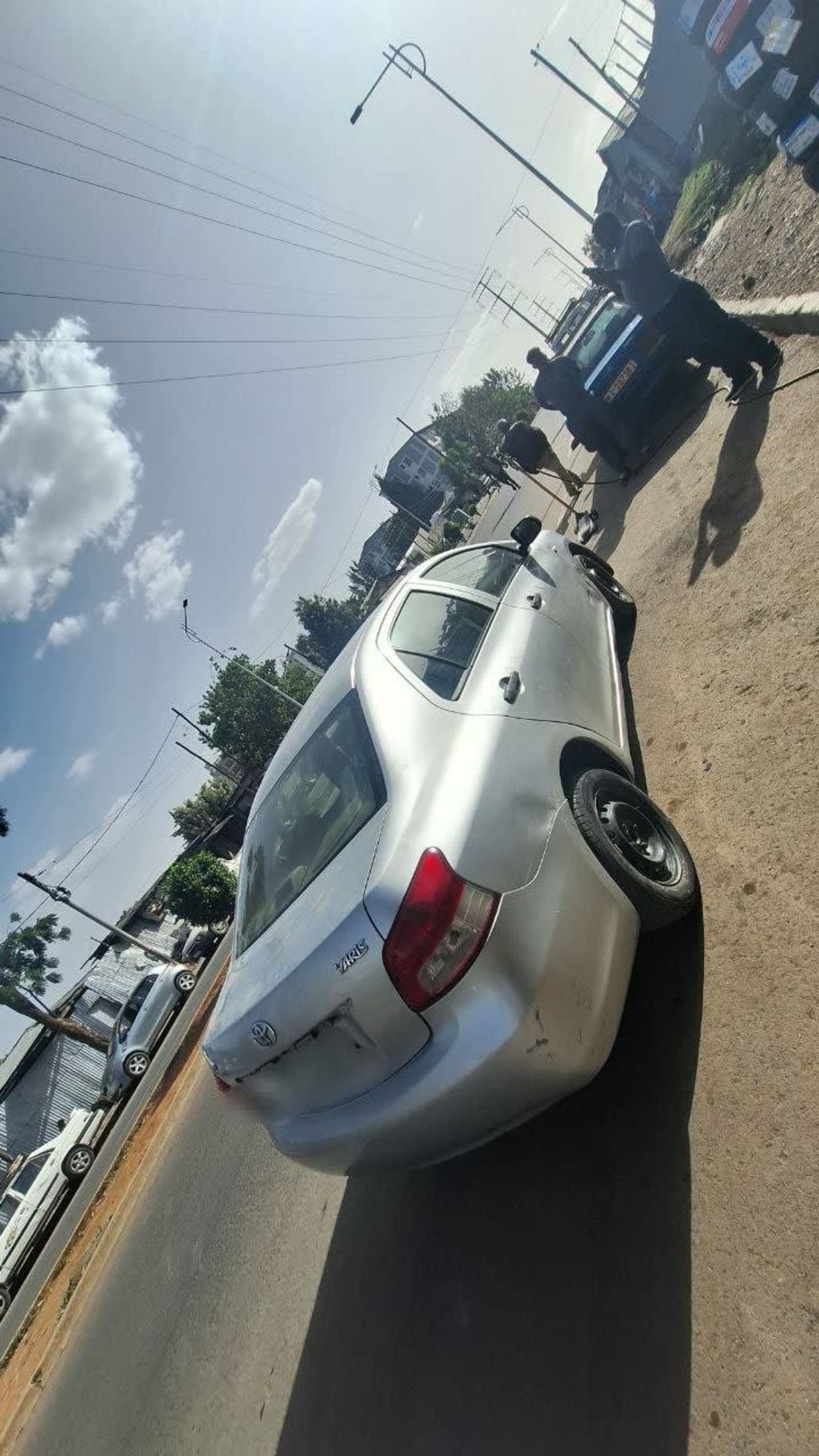 2011 Toyota Yaris Sedan — photo 2