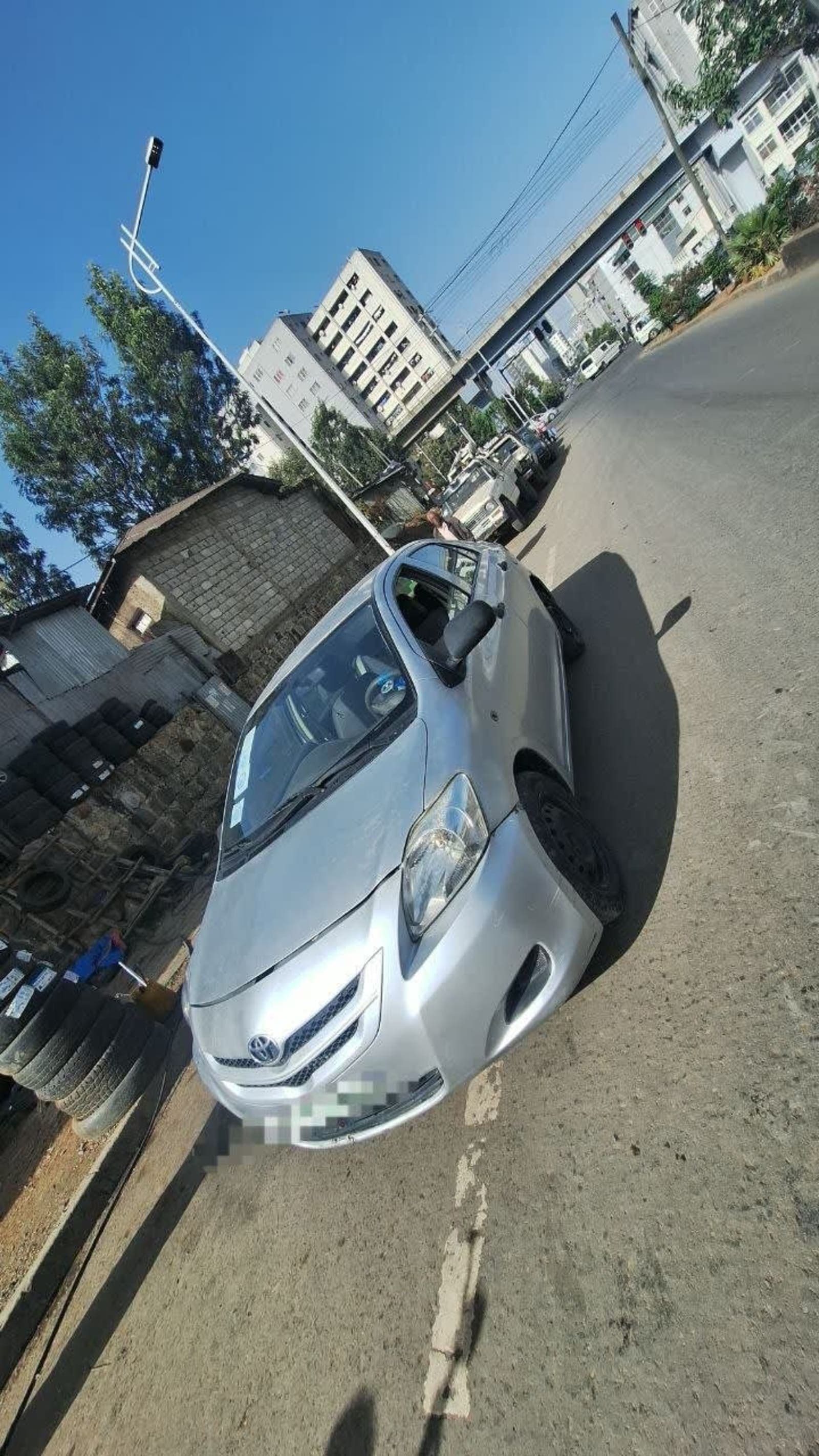 2011 Toyota Yaris Sedan — photo 5