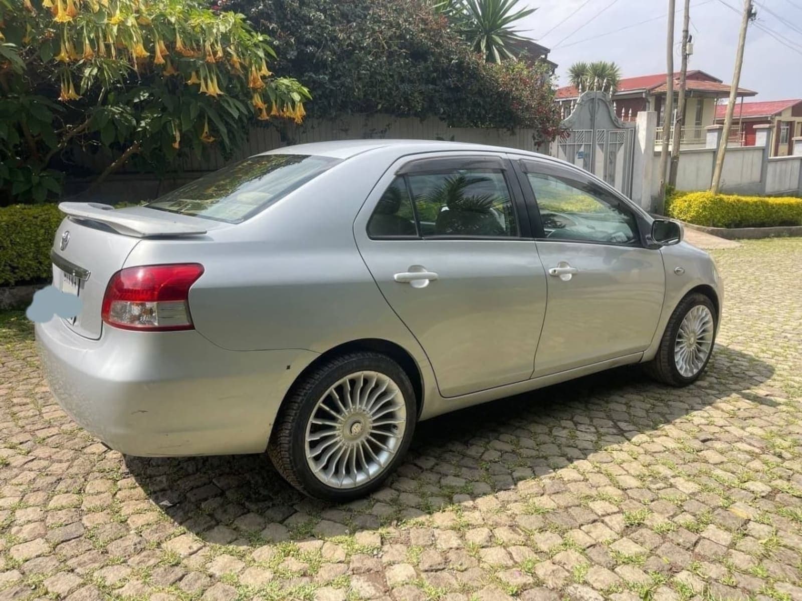 2008 Toyota Belta — photo 3