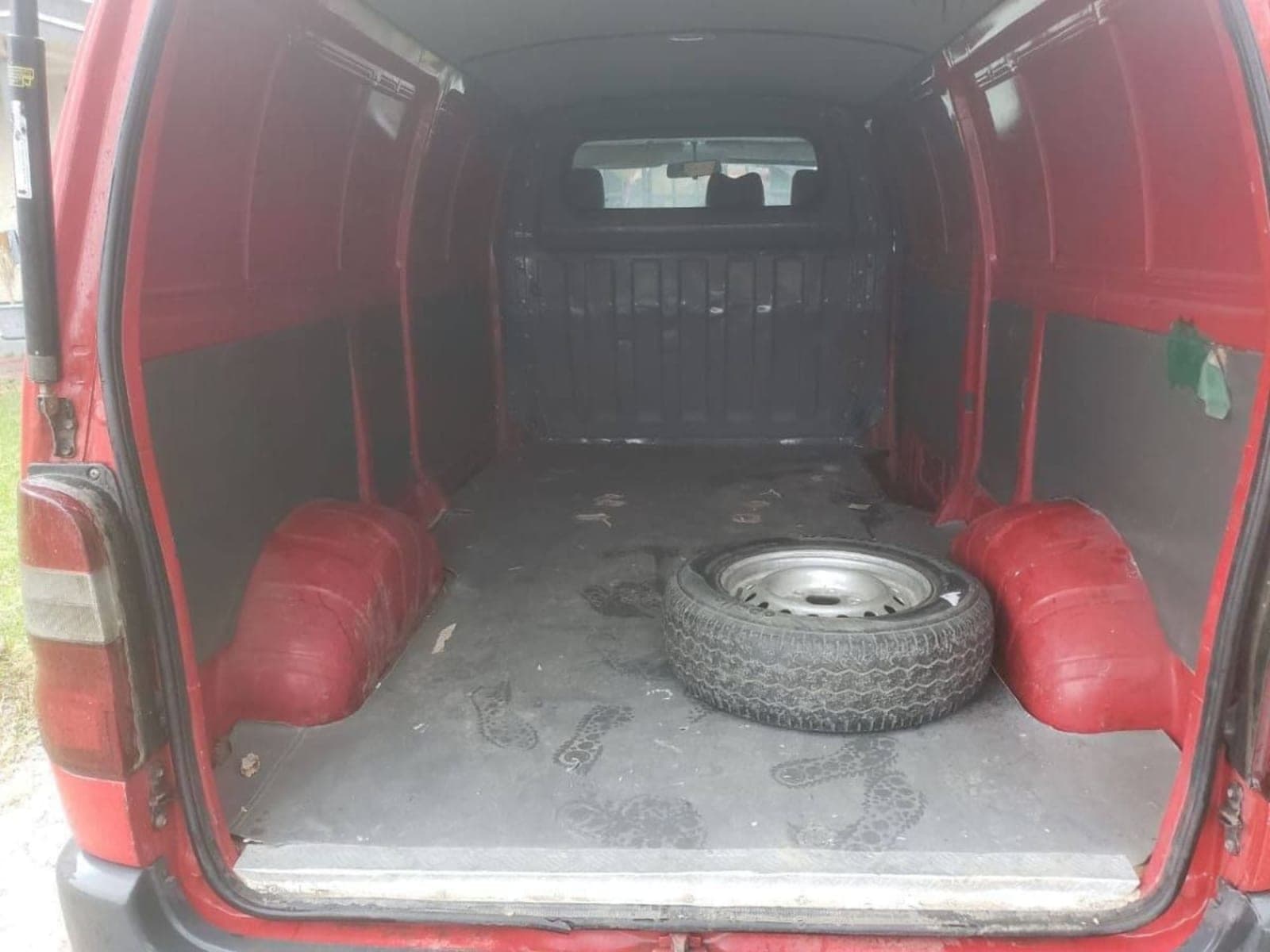 2010 Toyota Hiace Dolphin — photo 2