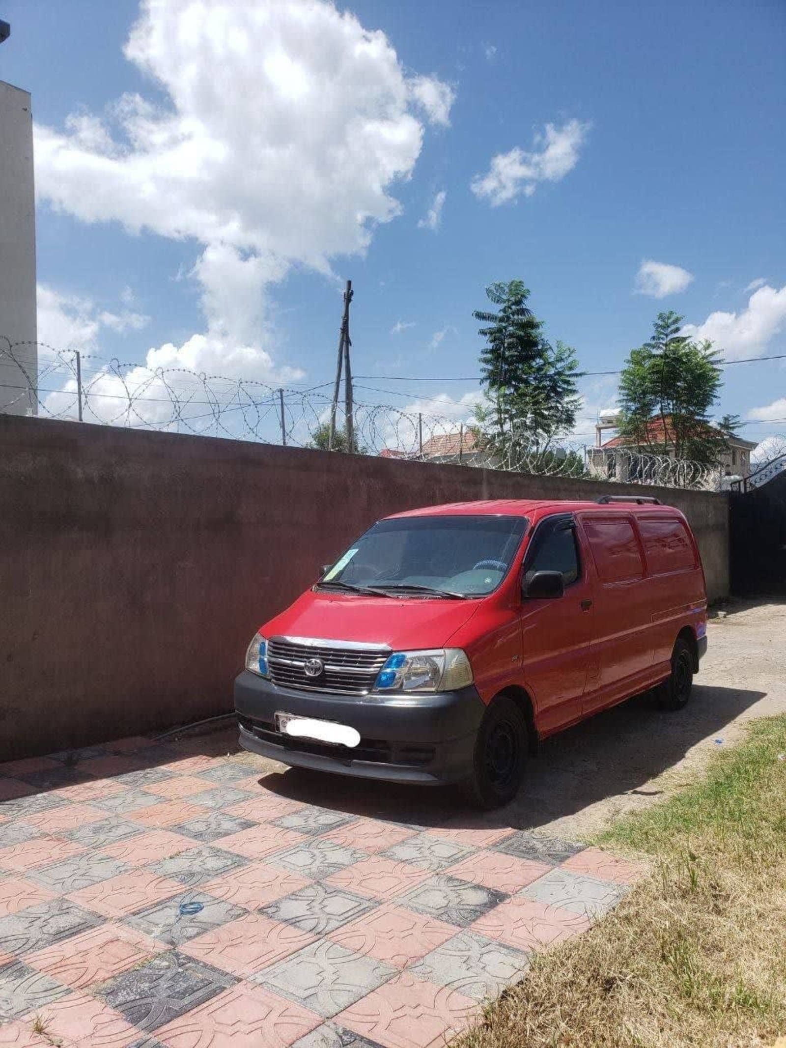 2010 Toyota Hiace Dolphin — photo 4