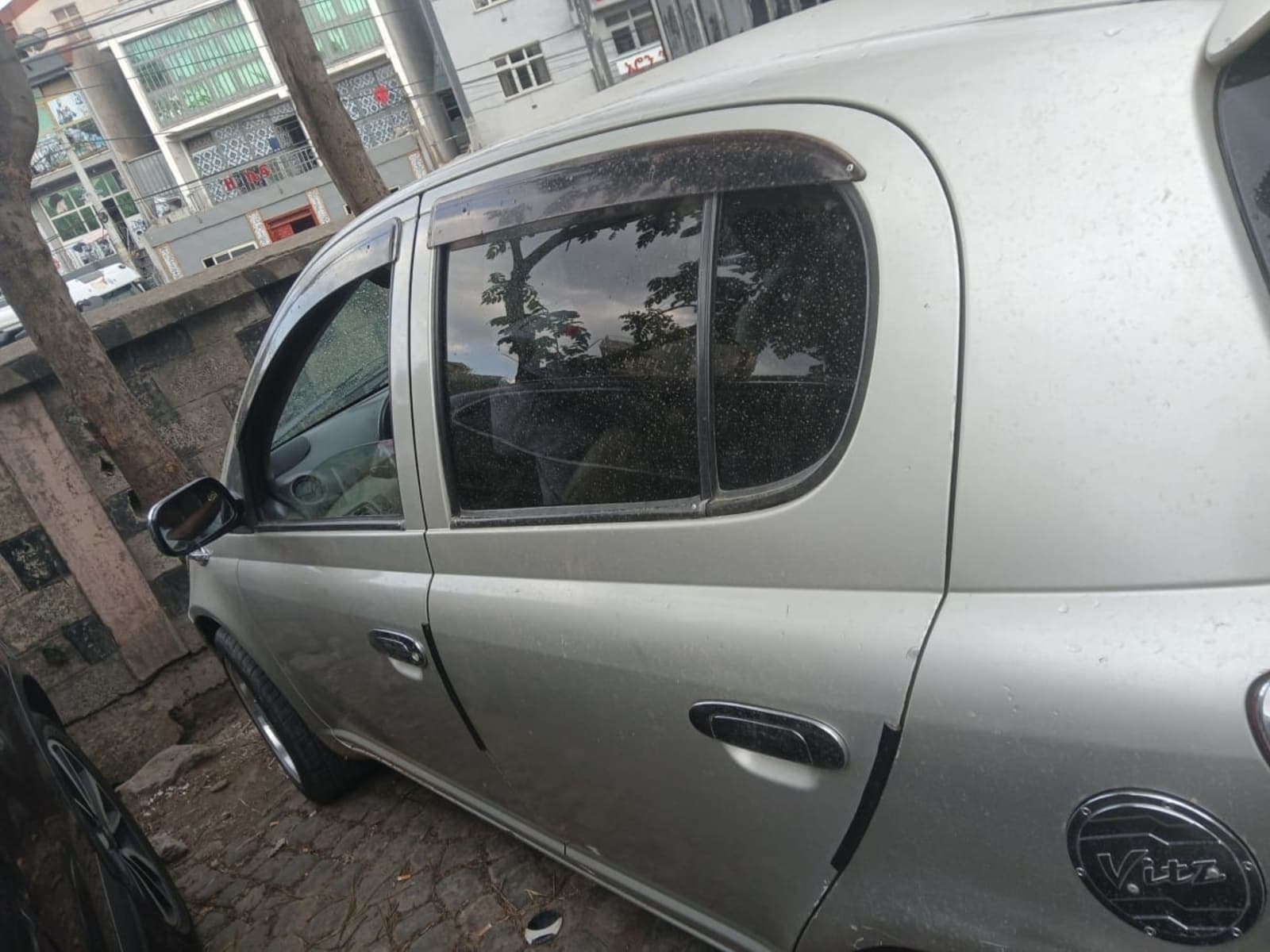 2004 Toyota Vitz — photo 2