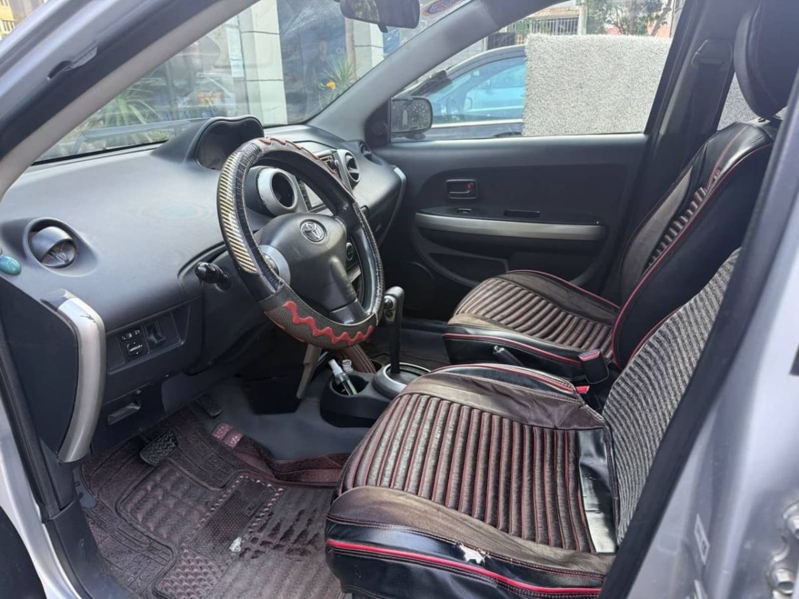 2002 Toyota Corolla ist — photo 4