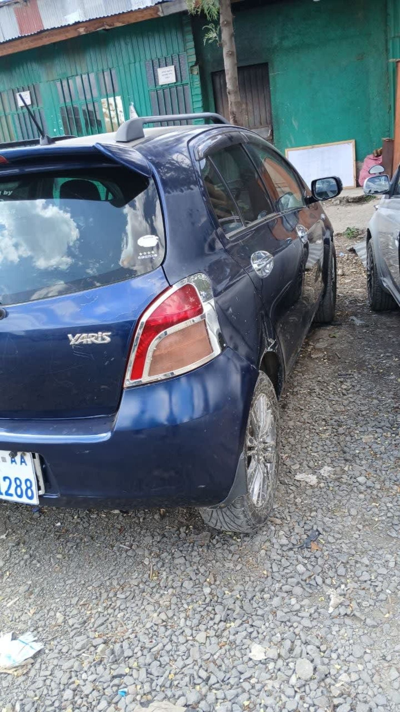 2007 Toyota Yaris Compact — photo 2