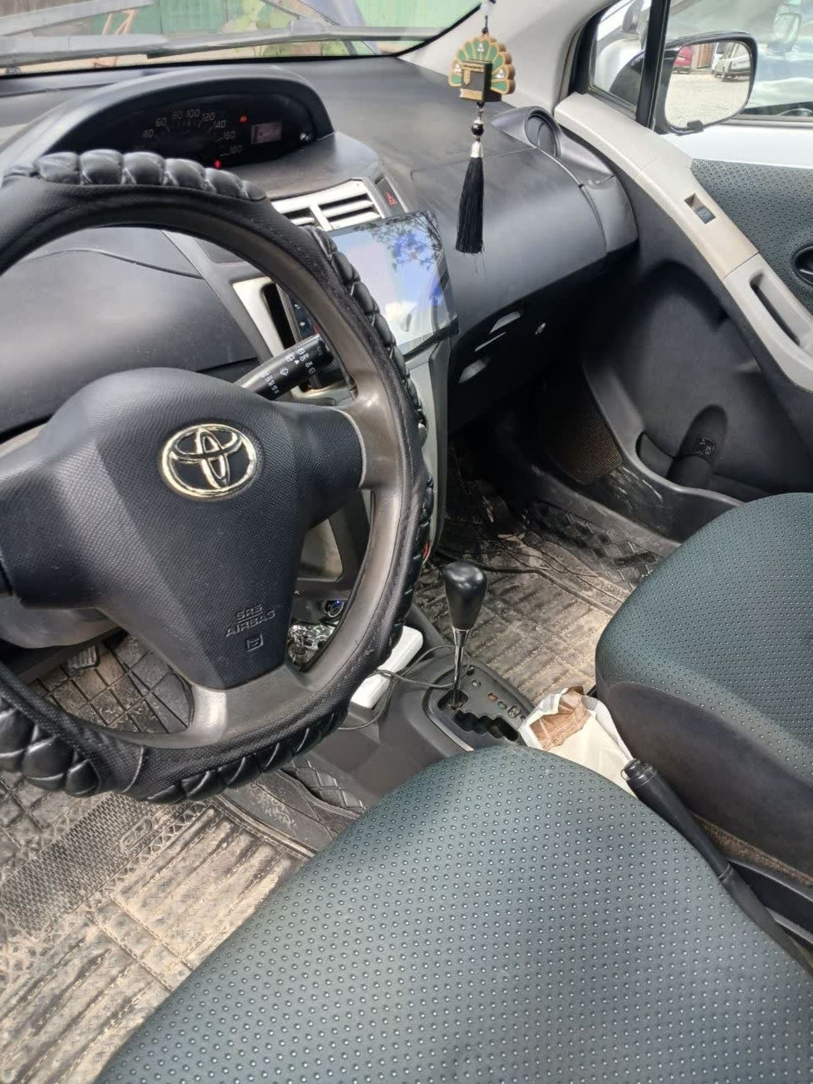 2007 Toyota Yaris Compact — photo 8