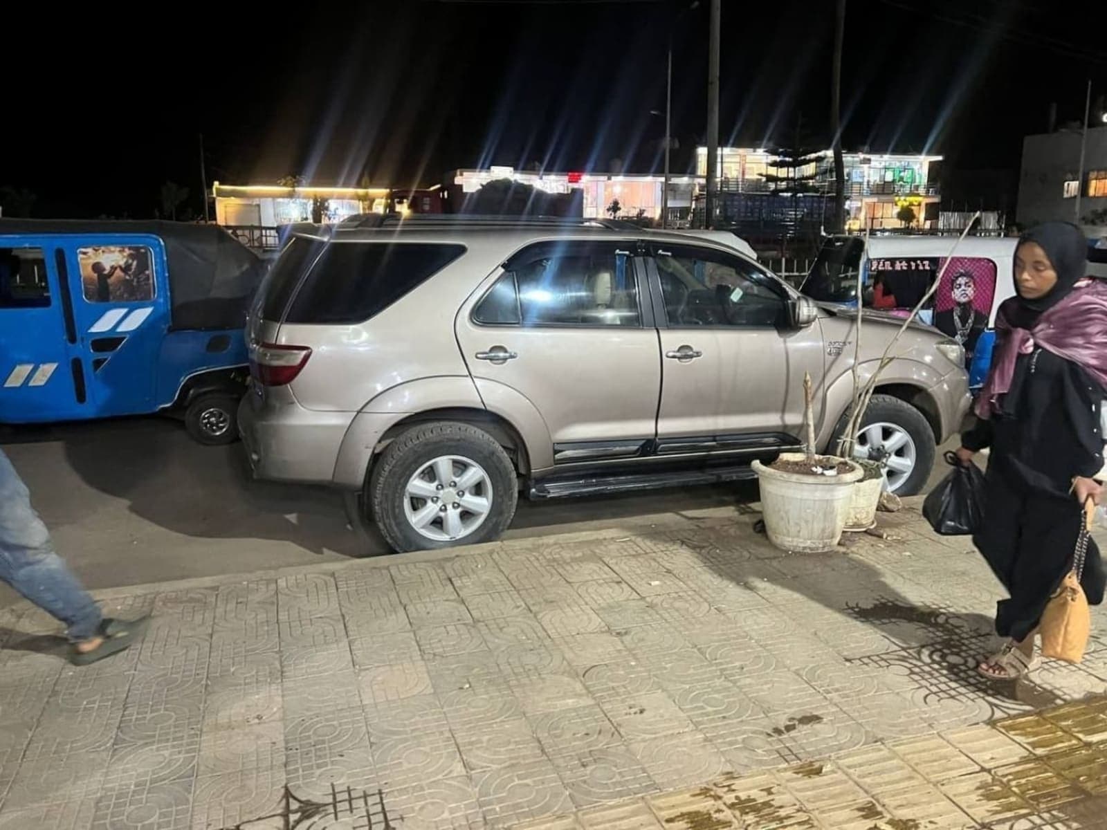 2010 Toyota Fortuner — photo 3