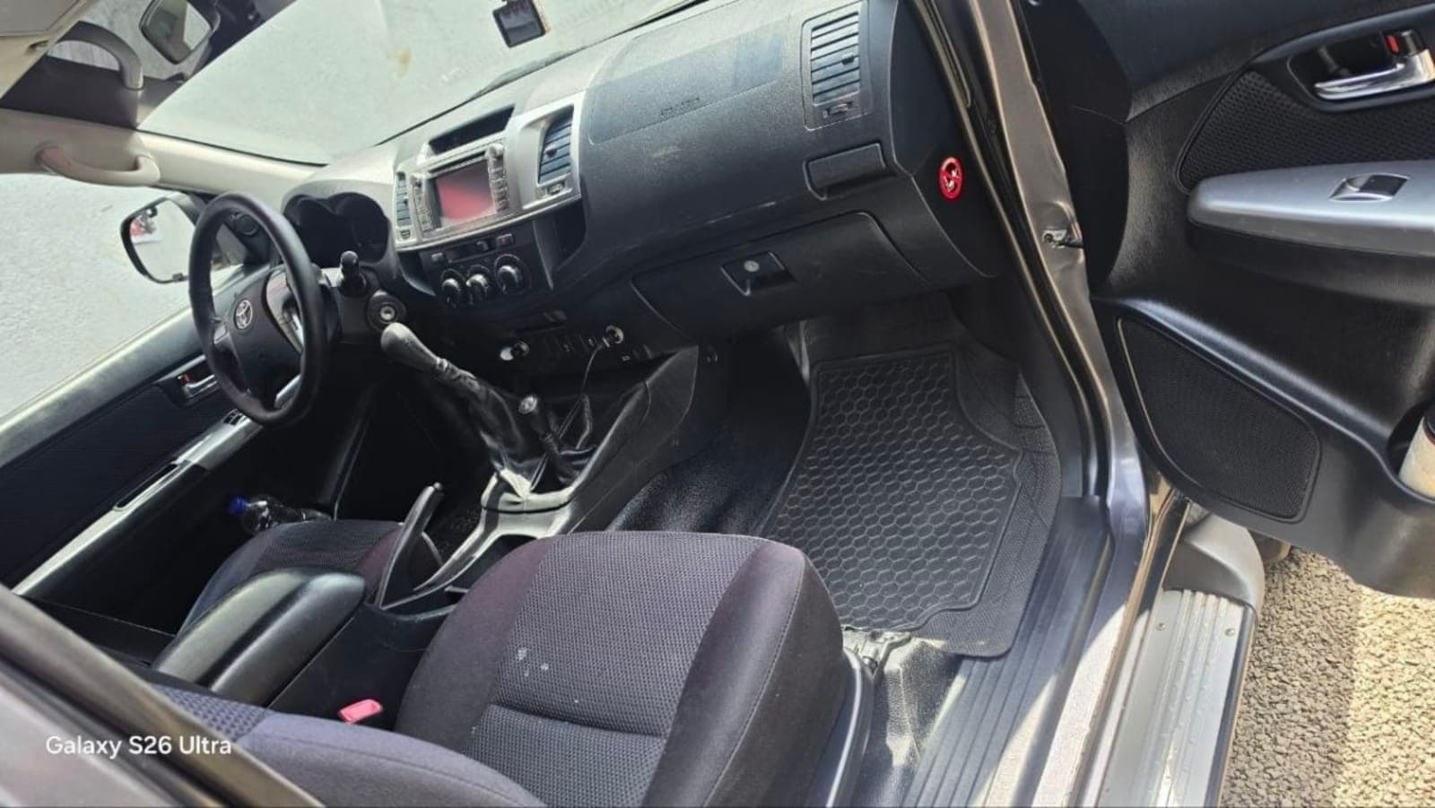 2015 Toyota Hilux X cab — photo 2