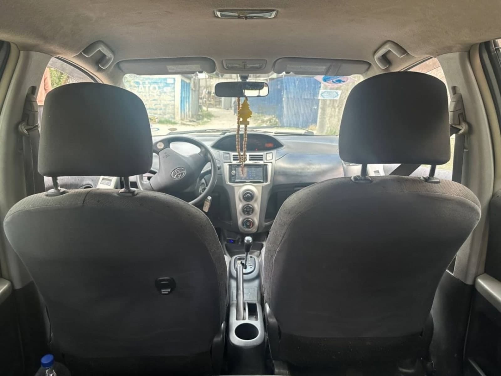 2010 Toyota Yaris Compact — photo 5