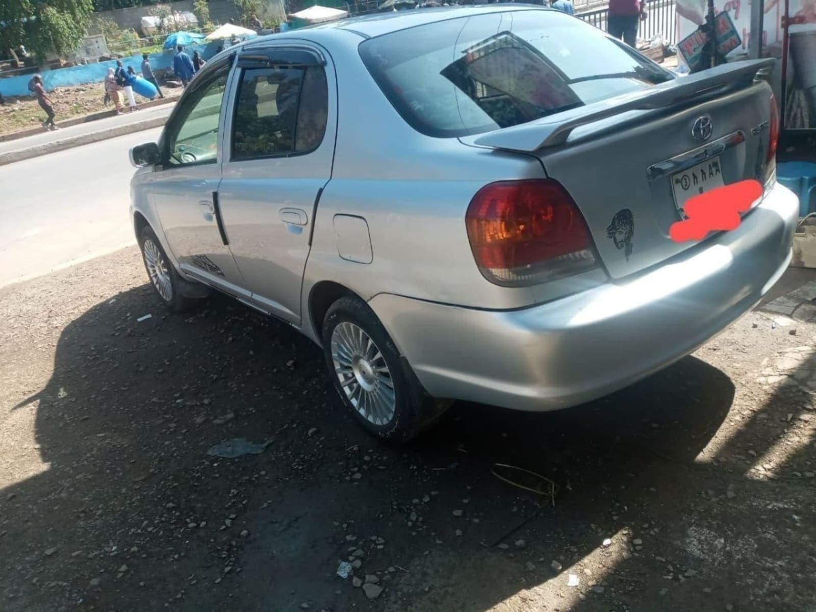 2005 Toyota Platz — photo 2