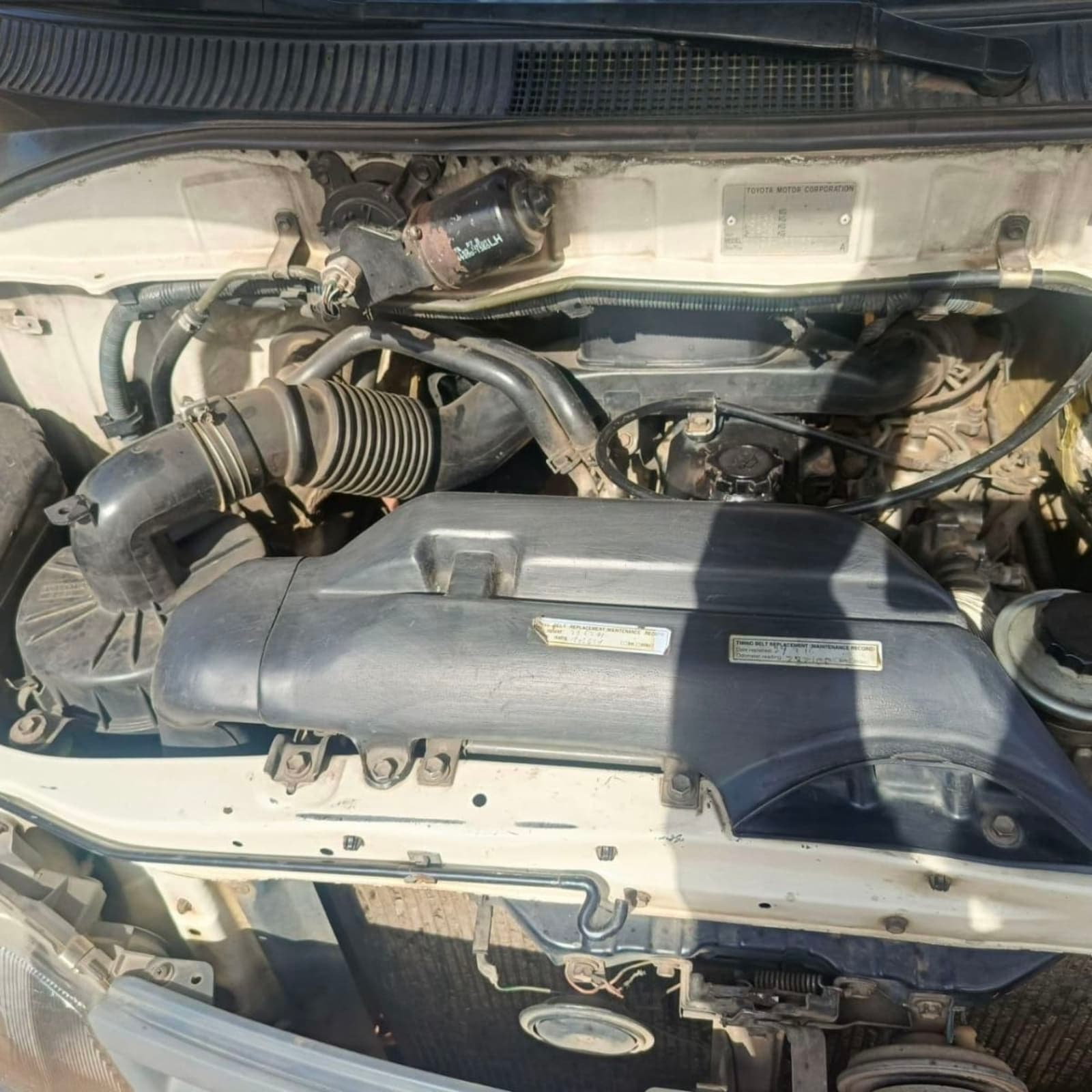 2000 Toyota Hiace — photo 3