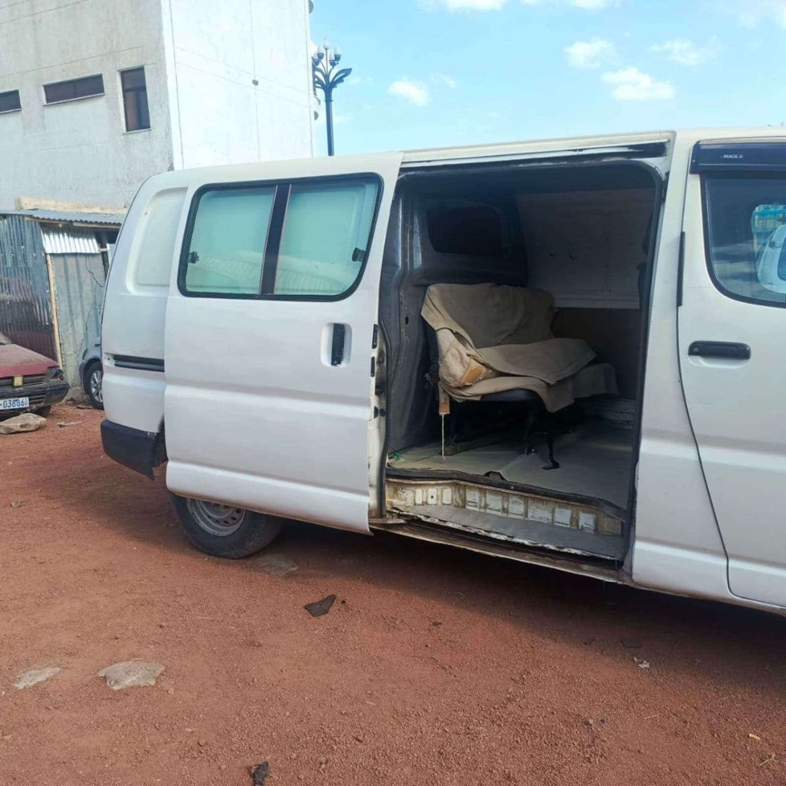 2000 Toyota Hiace — photo 4