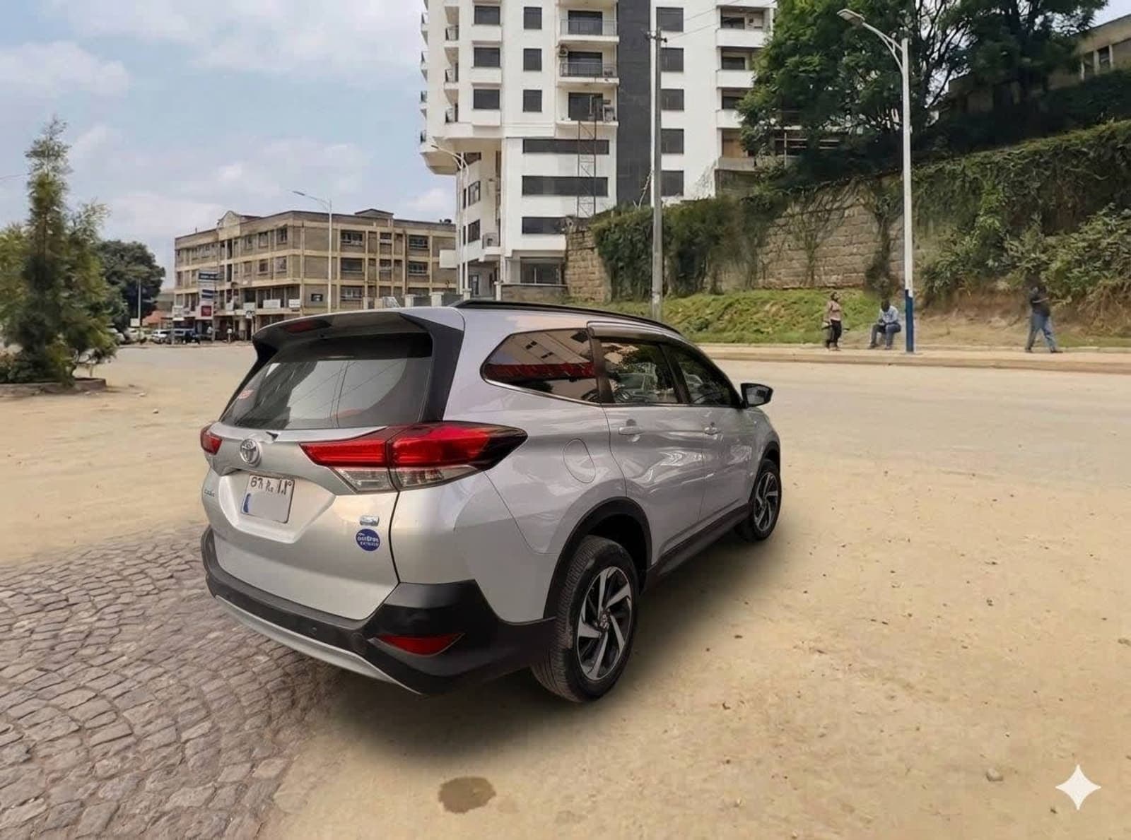 2023 Toyota Rush — photo 2