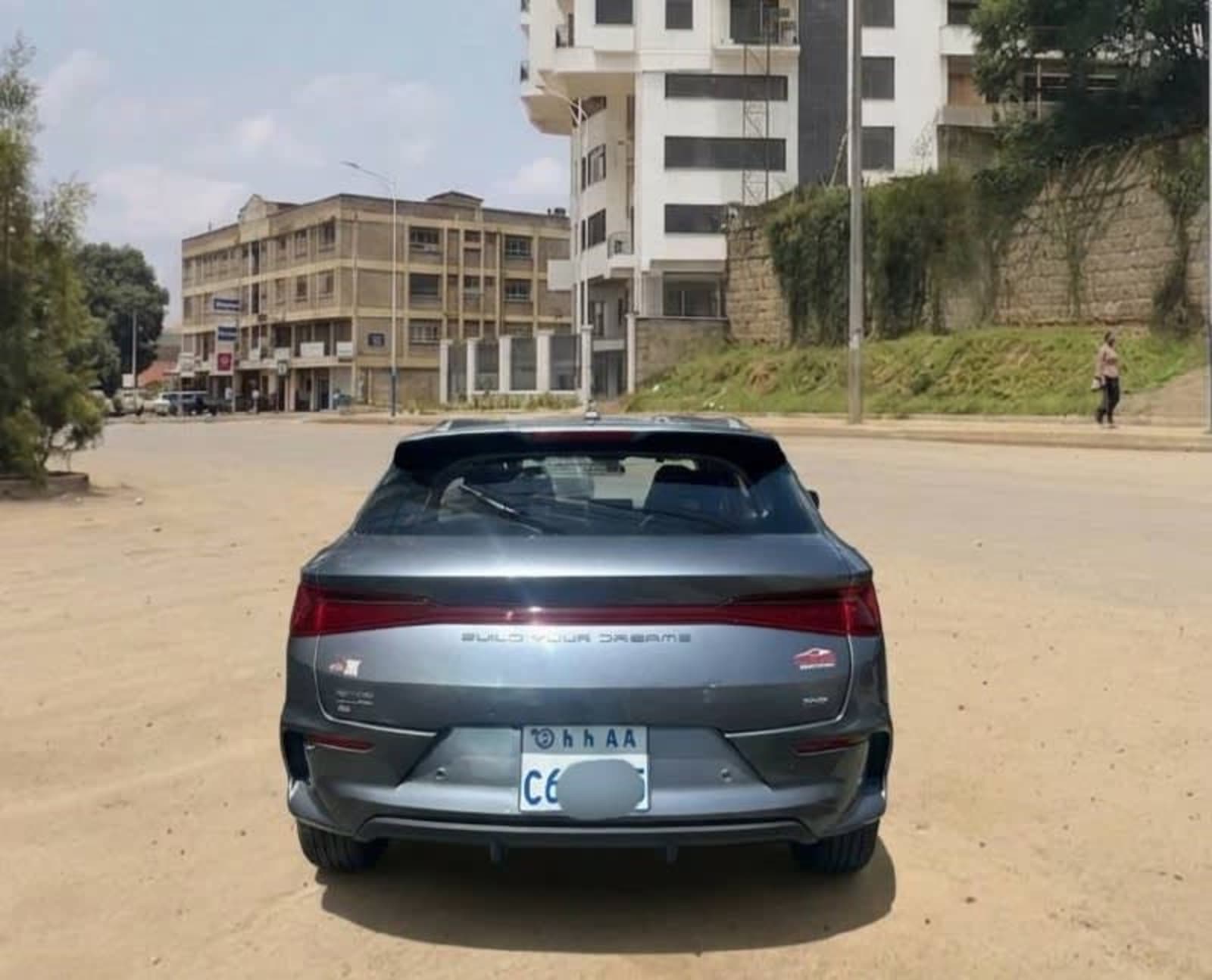 2025 BYD E2