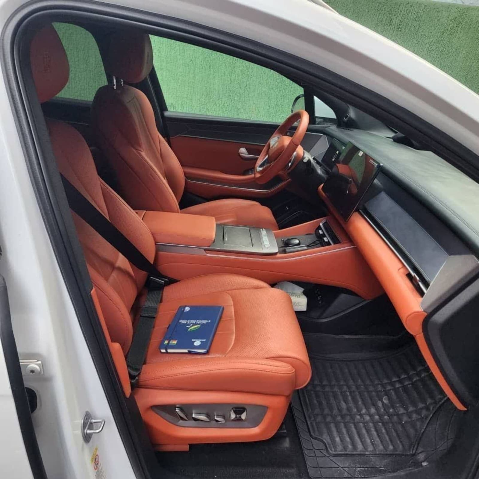 2025 BYD Tang L — photo 3