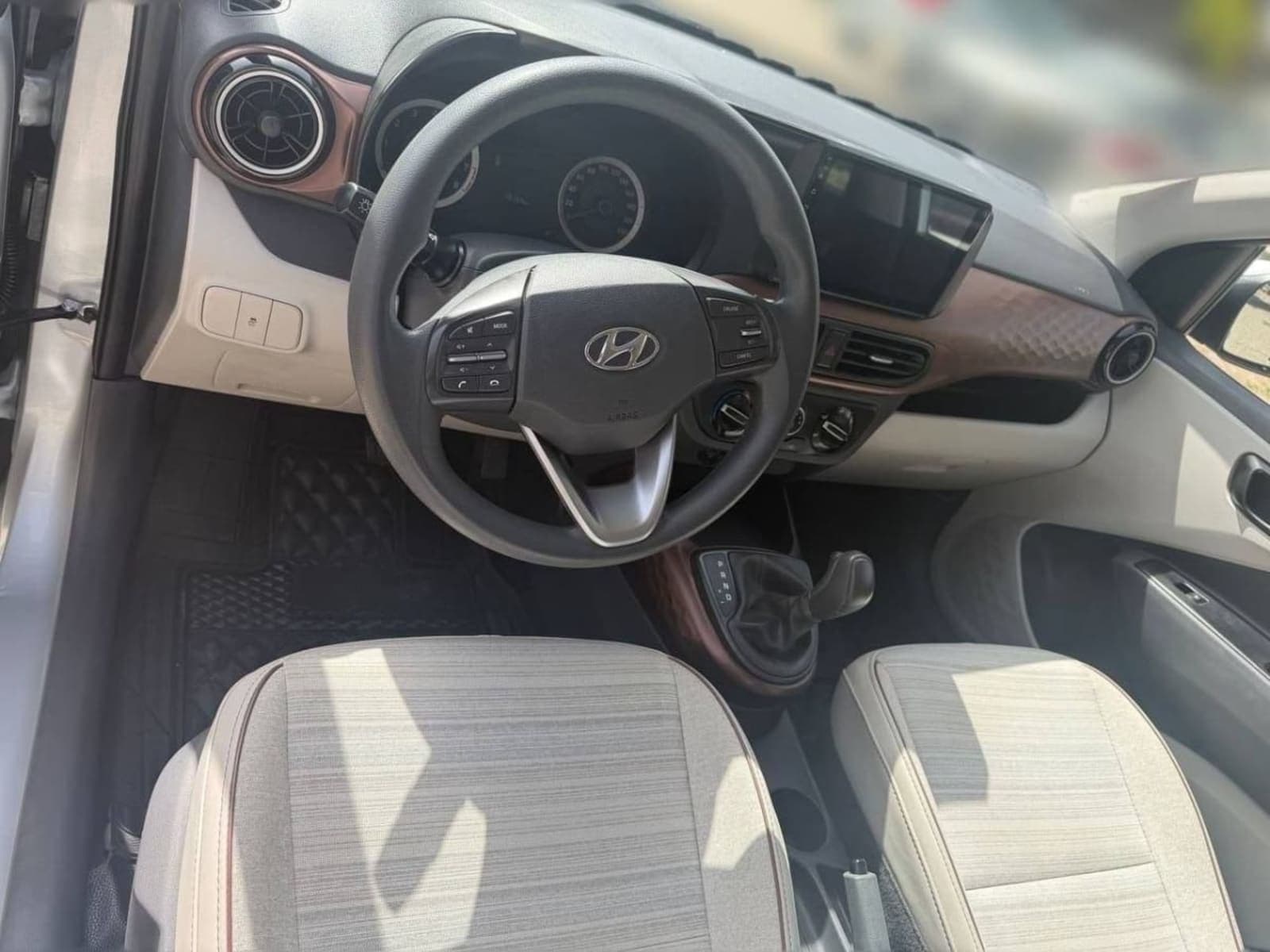 2022 Hyundai Grand i10 — photo 3