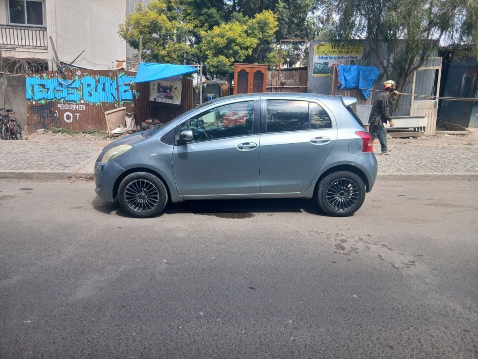 2008 Toyota Yaris compact — photo 2