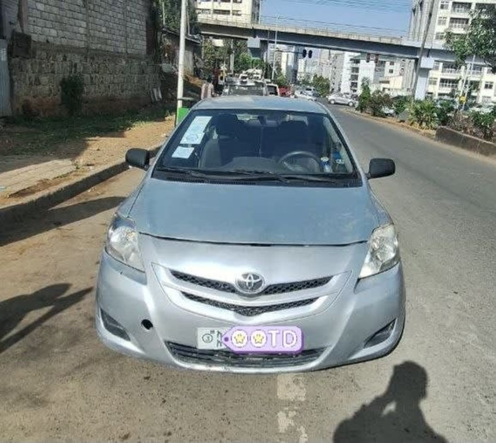 2011 Toyota Yaris Sedan — photo 2
