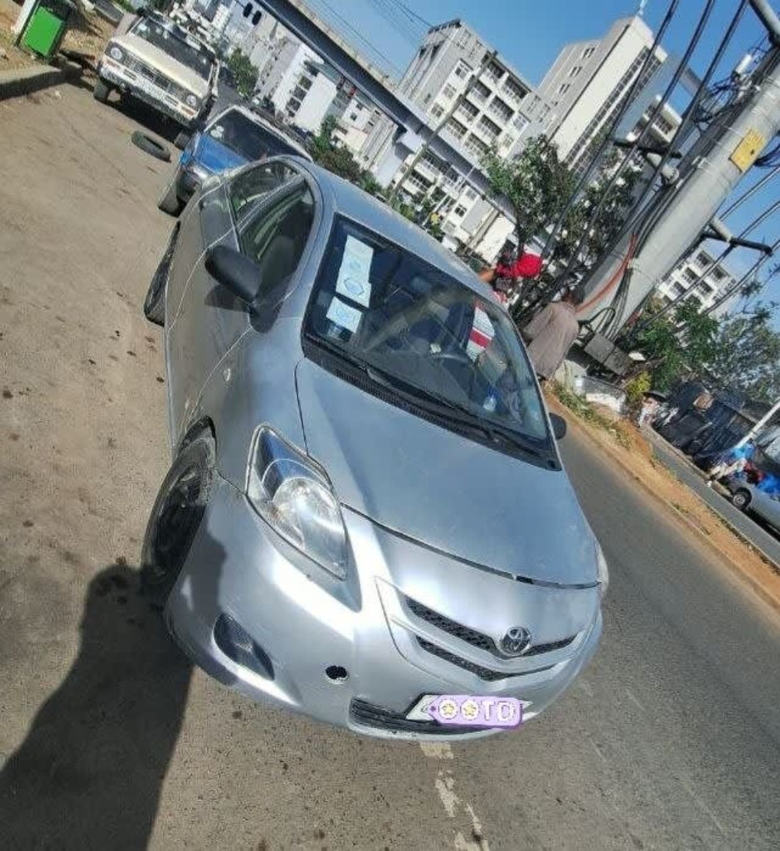 2011 Toyota Yaris Sedan — photo 3