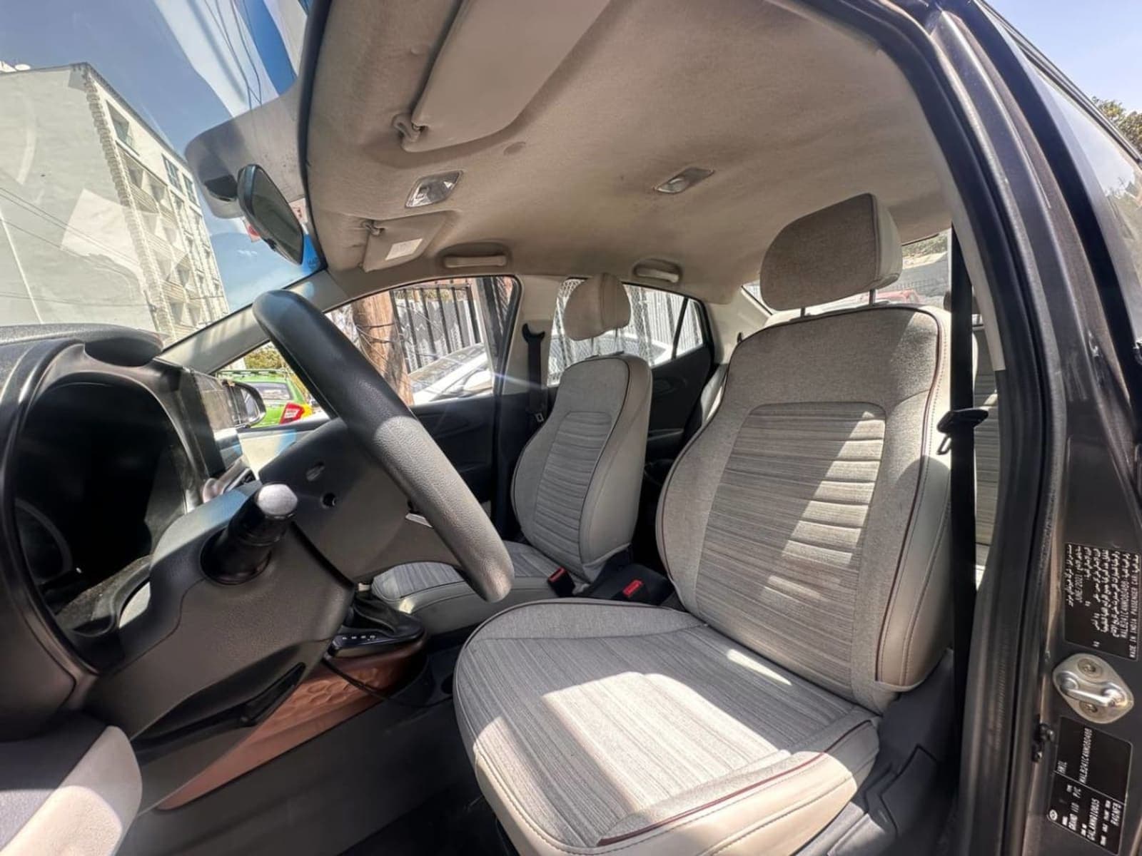 2022 Hyundai Grand i10 — photo 2