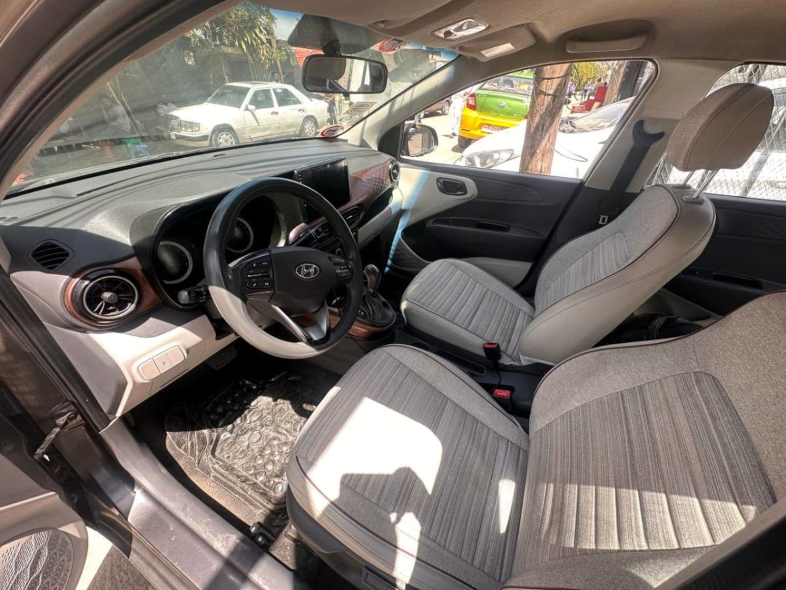 2022 Hyundai Grand i10 — photo 3