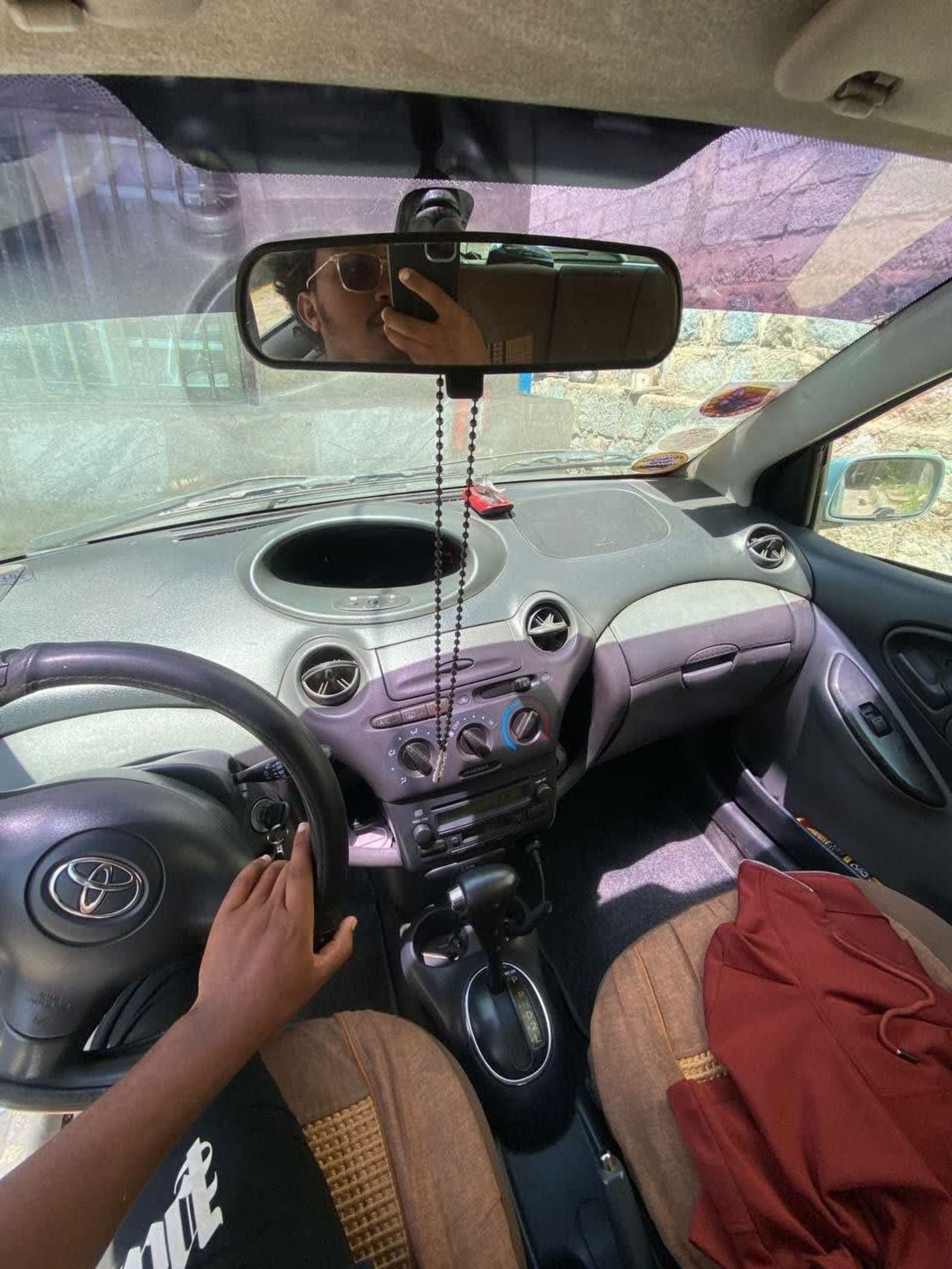 2002 Toyota Vitz — photo 2