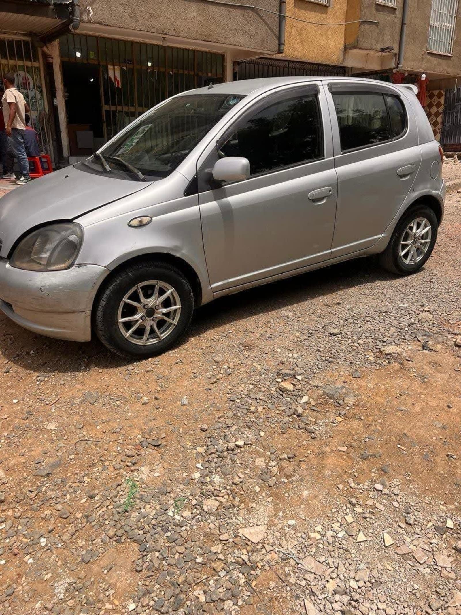 2001 toyota vitz — photo 5