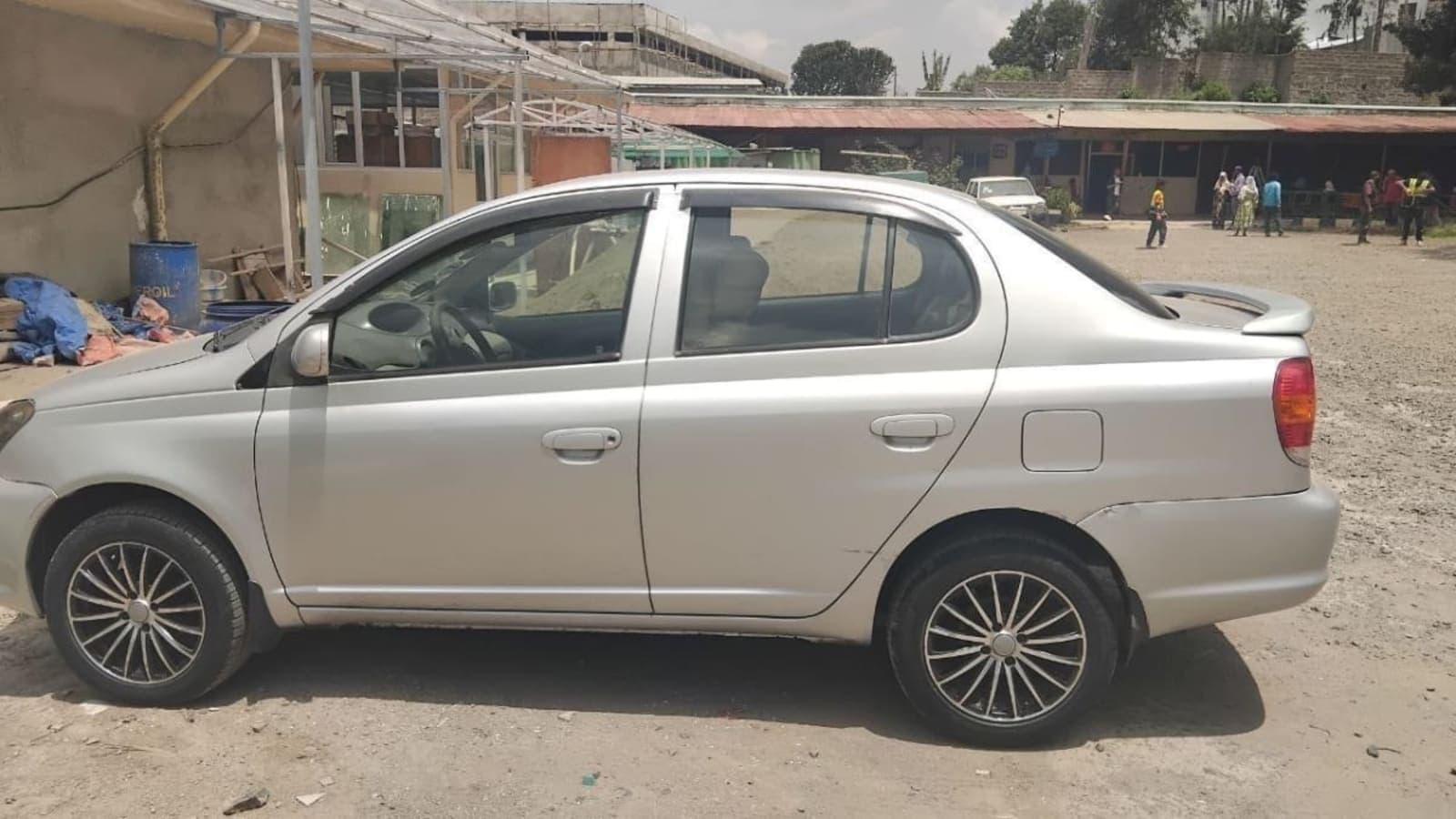 2004 Toyota Platz — photo 4