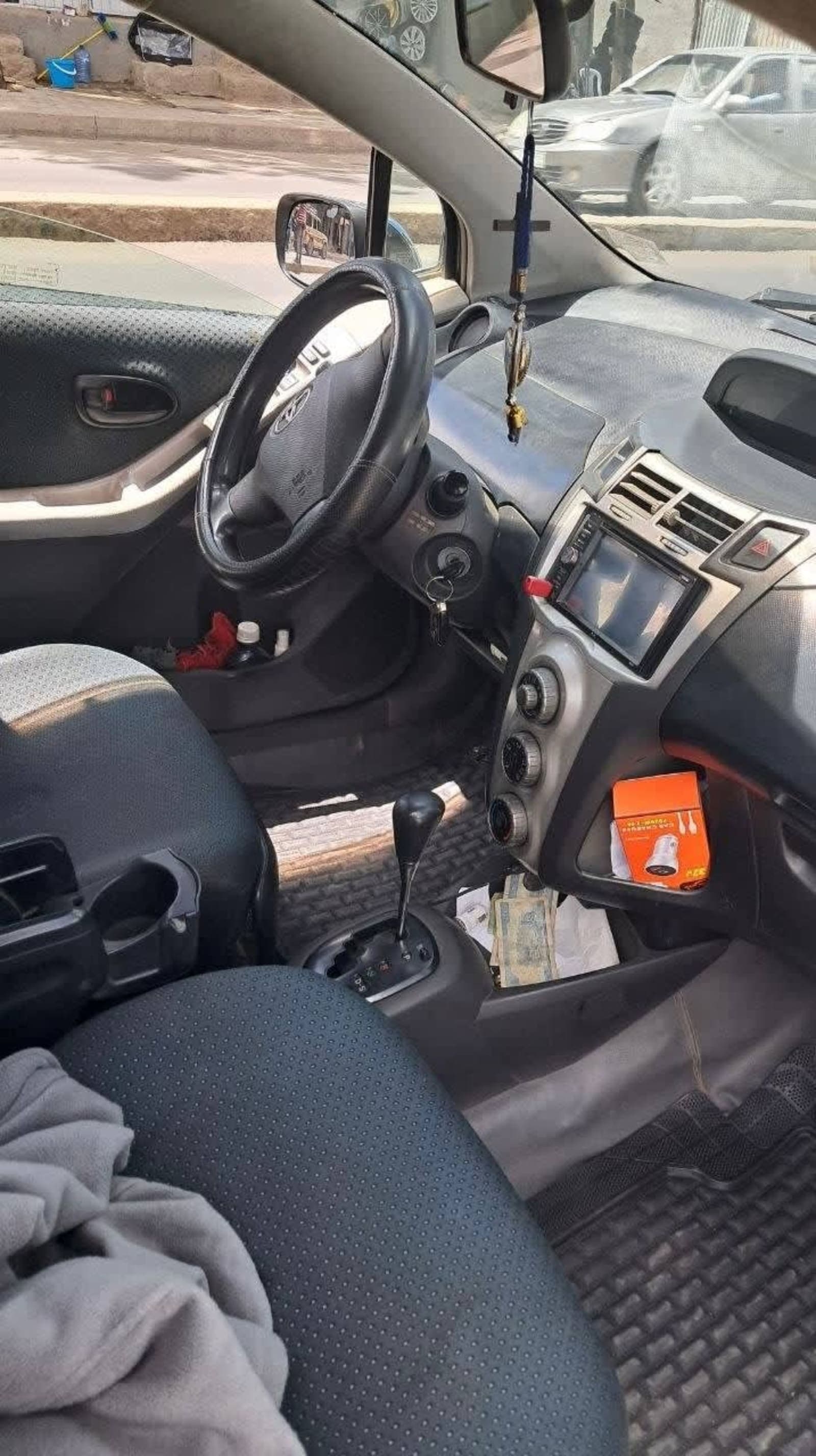 2006 Toyota Yaris Compact — photo 2
