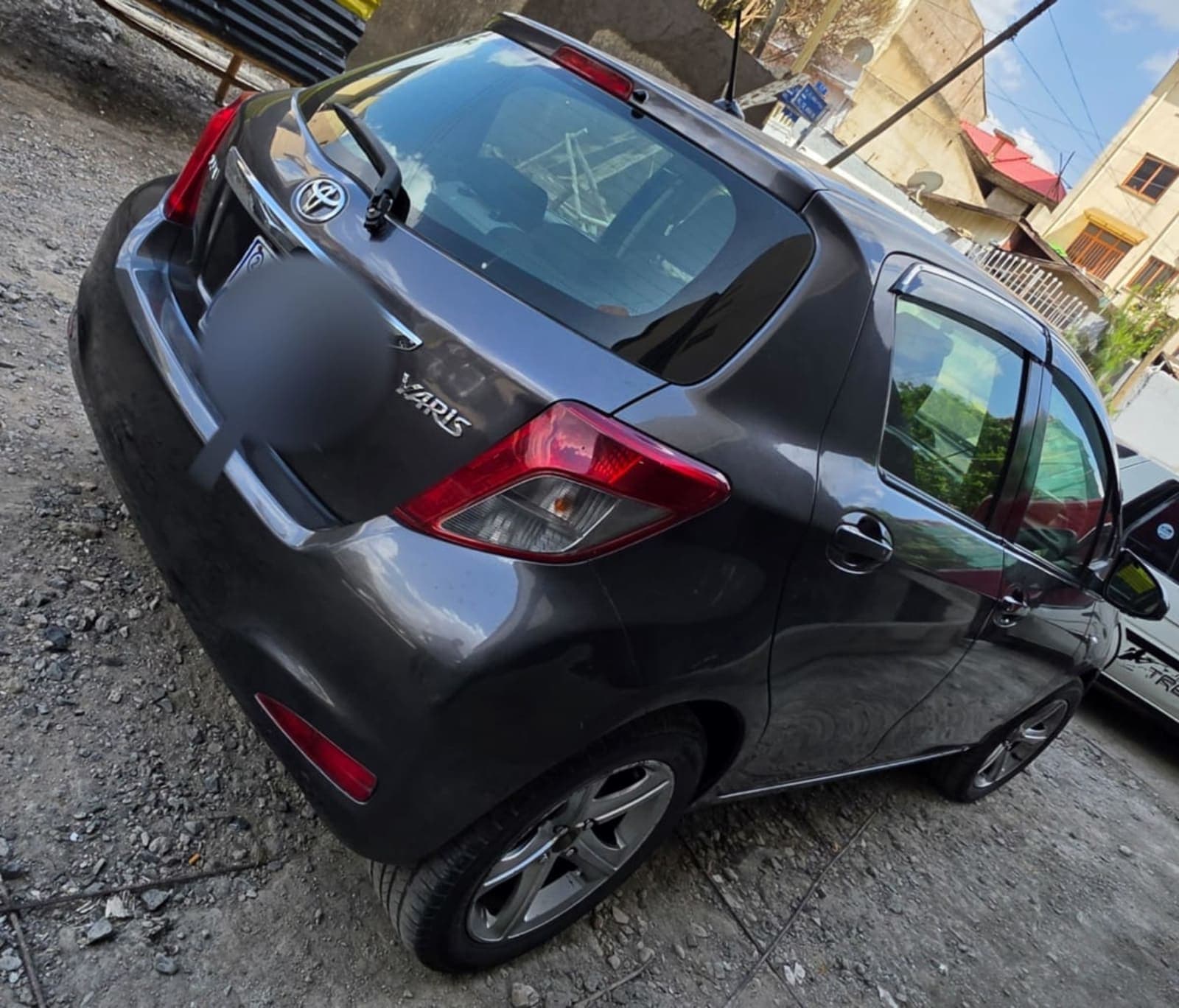 2012 Toyota Yaris Compact — photo 2