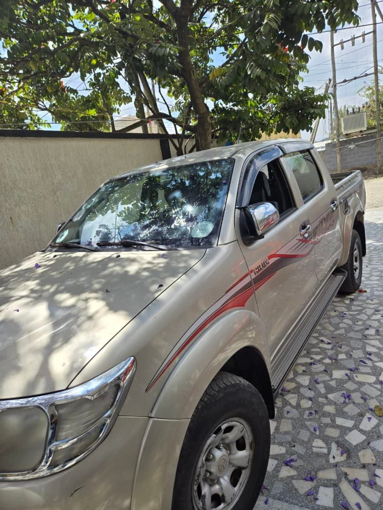 2014 Toyota Hilux Double Cab โ photo 2