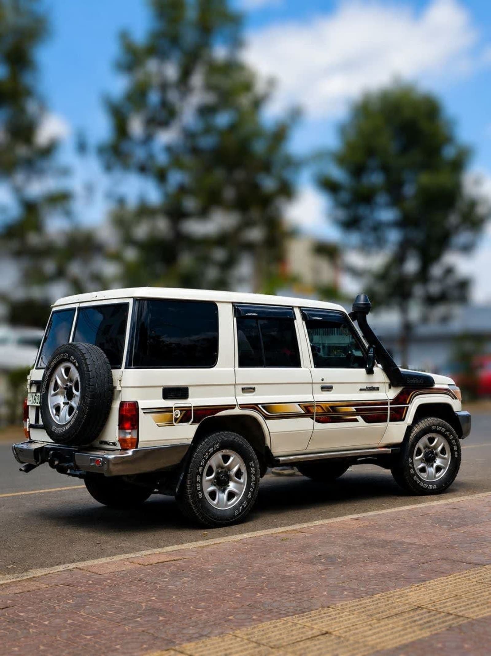 2012 Toyota LandCruiser Mark II — photo 2