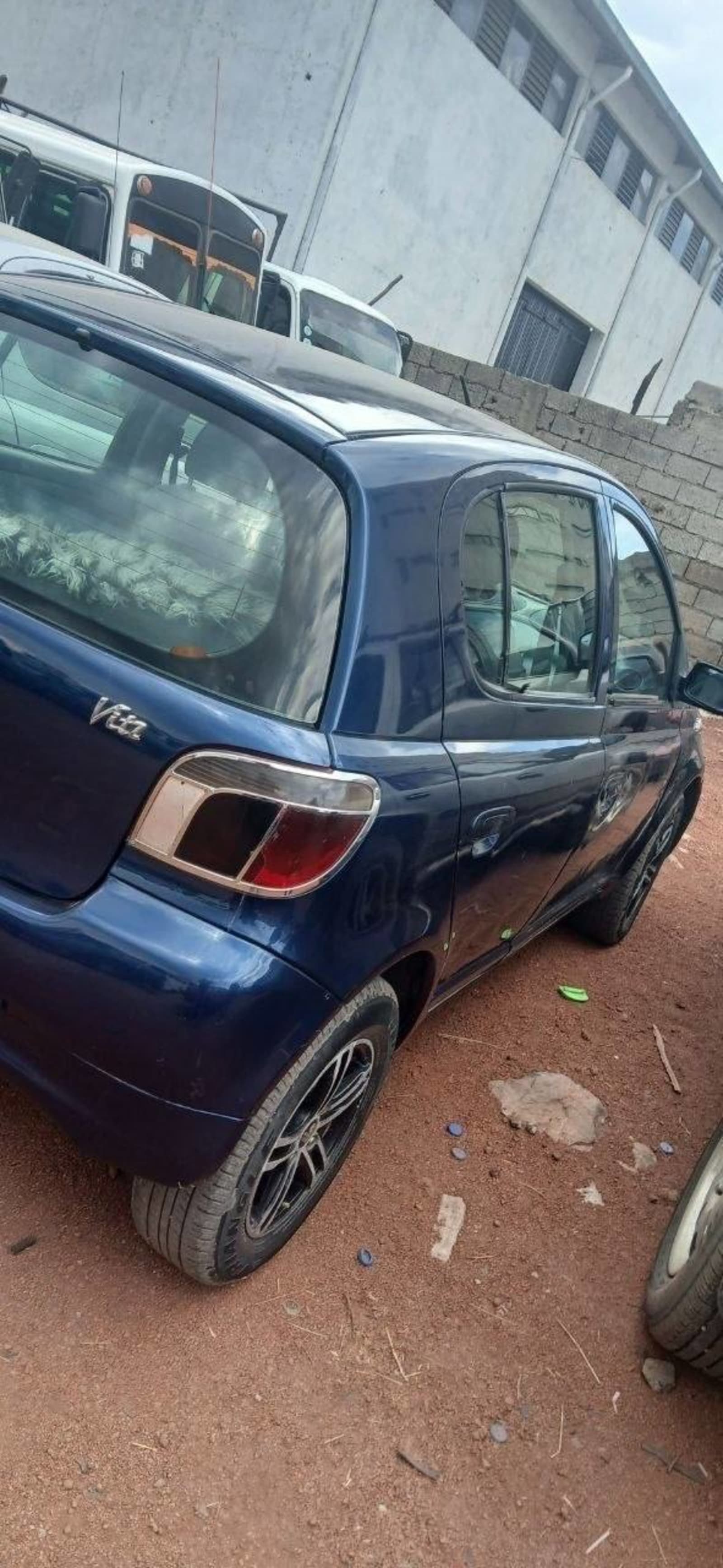 2000 Toyota Vitz — photo 7