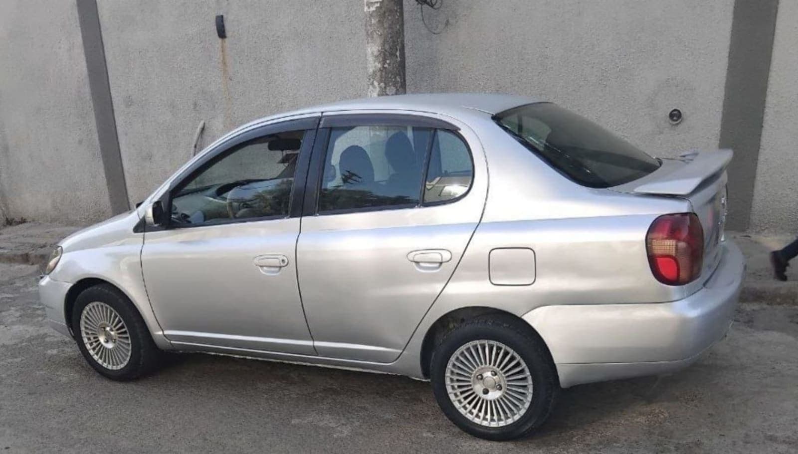 2001 Toyota Platz — photo 5