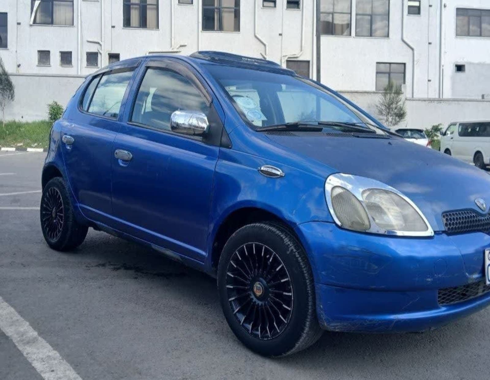 2001 Toyota Vitz — photo 6